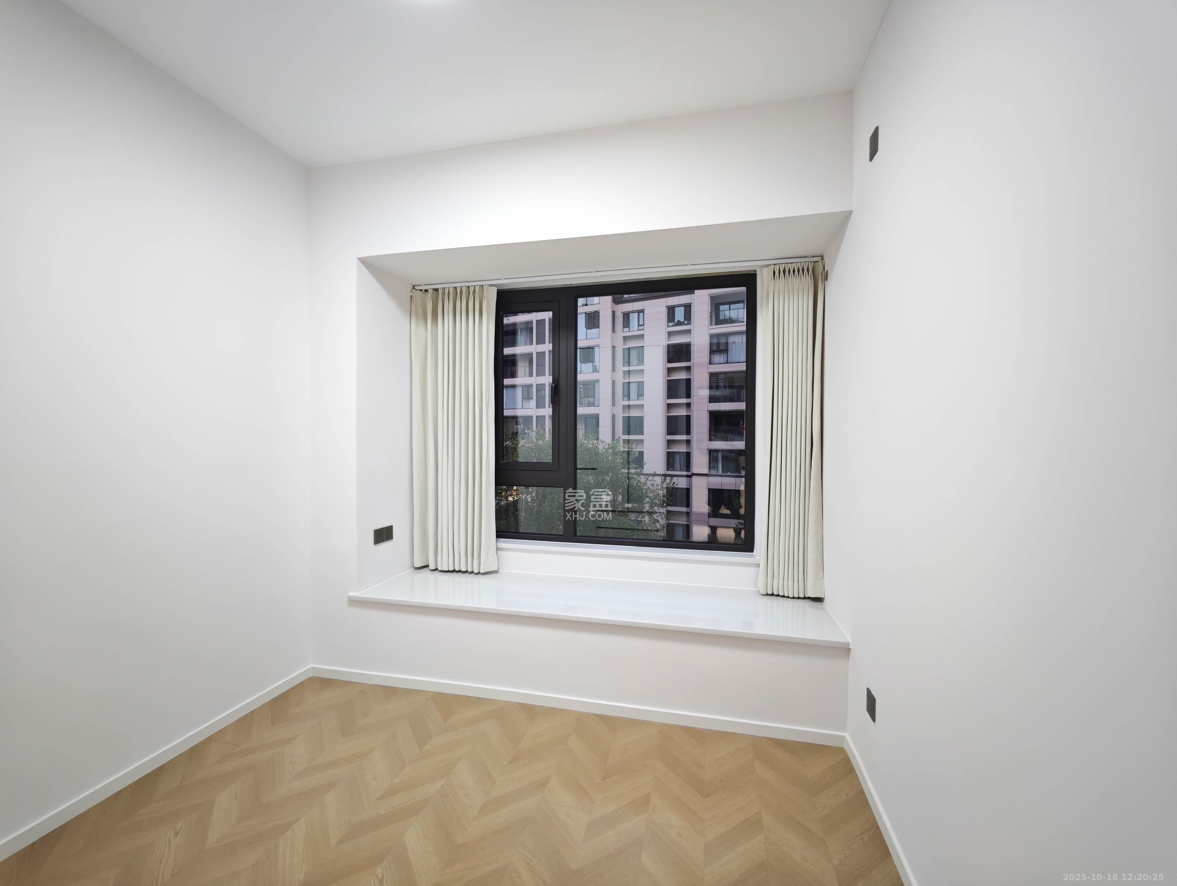 远洋红星天铂一期  4室2厅2卫    159.8万卧室