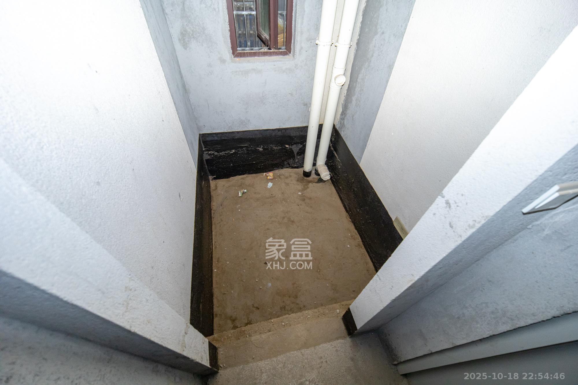 新长海广场  3室2厅1卫    53.8万卫生间