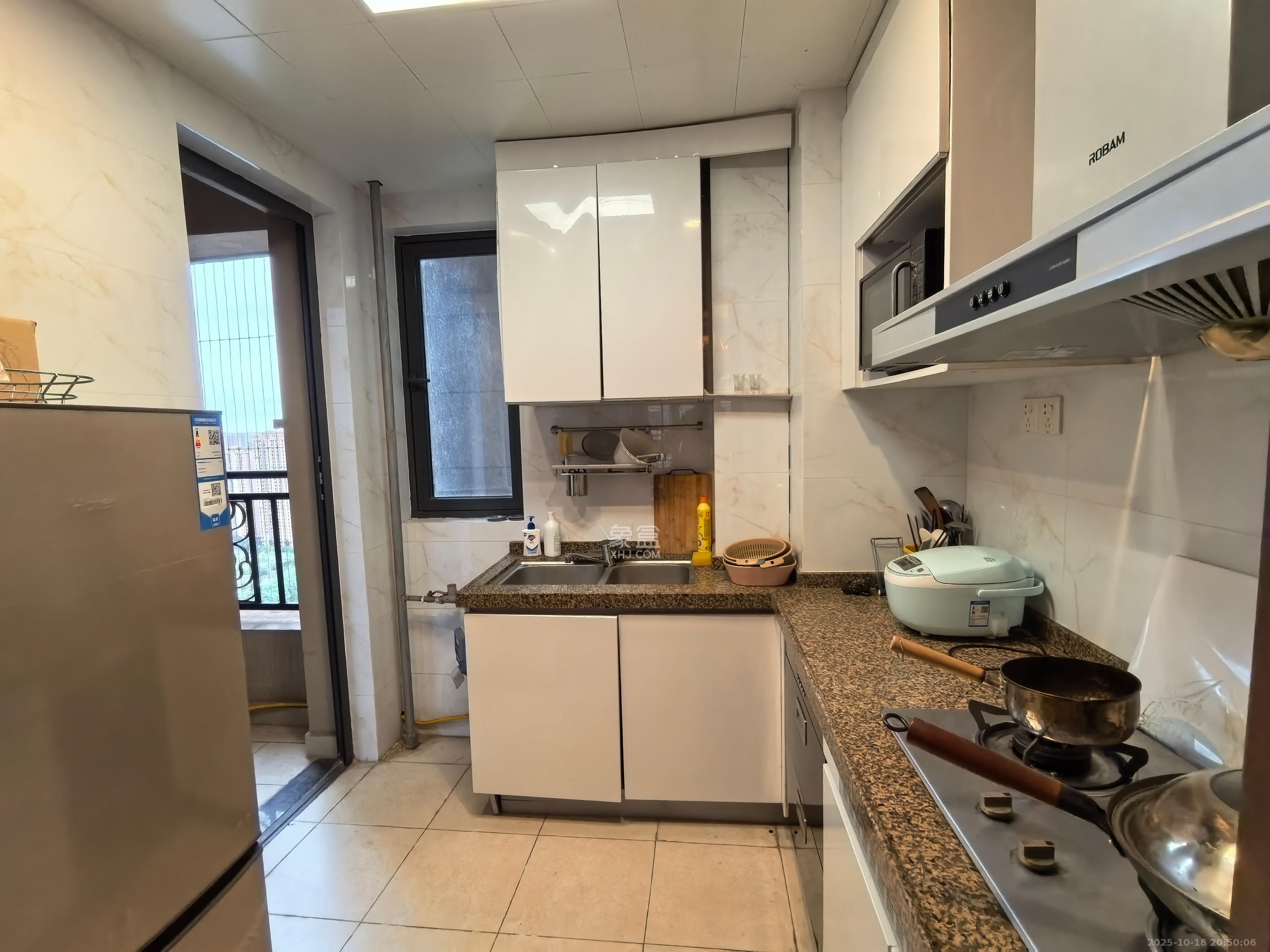 恒大御景半岛锦绣苑 3室2厅1卫 2600.0元/月 恒大御景半岛锦绣苑 3室2厅1卫 2600.0元/月室内图