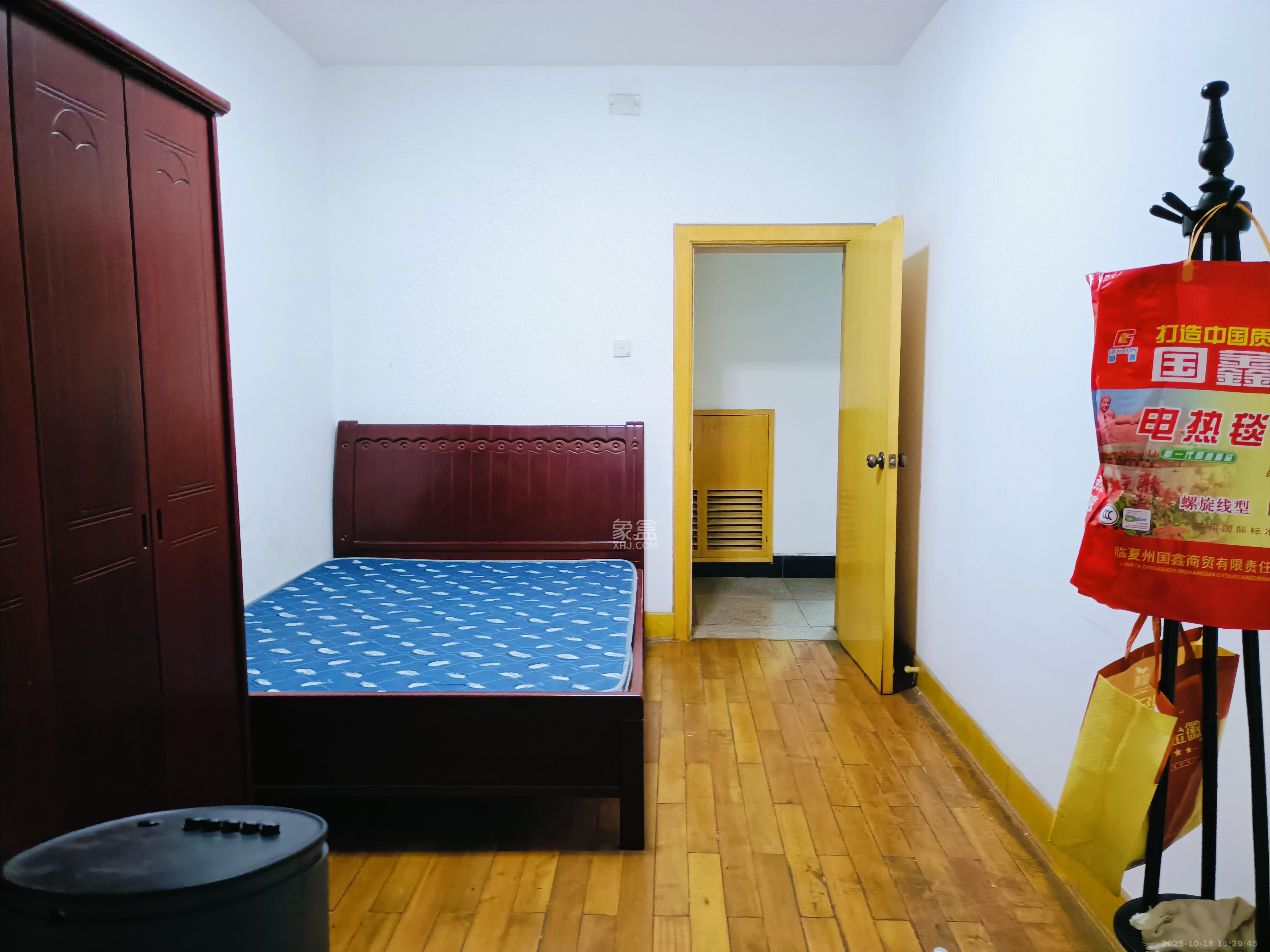 东风二村社区房  3室2厅1卫    2000.0元/月室内图