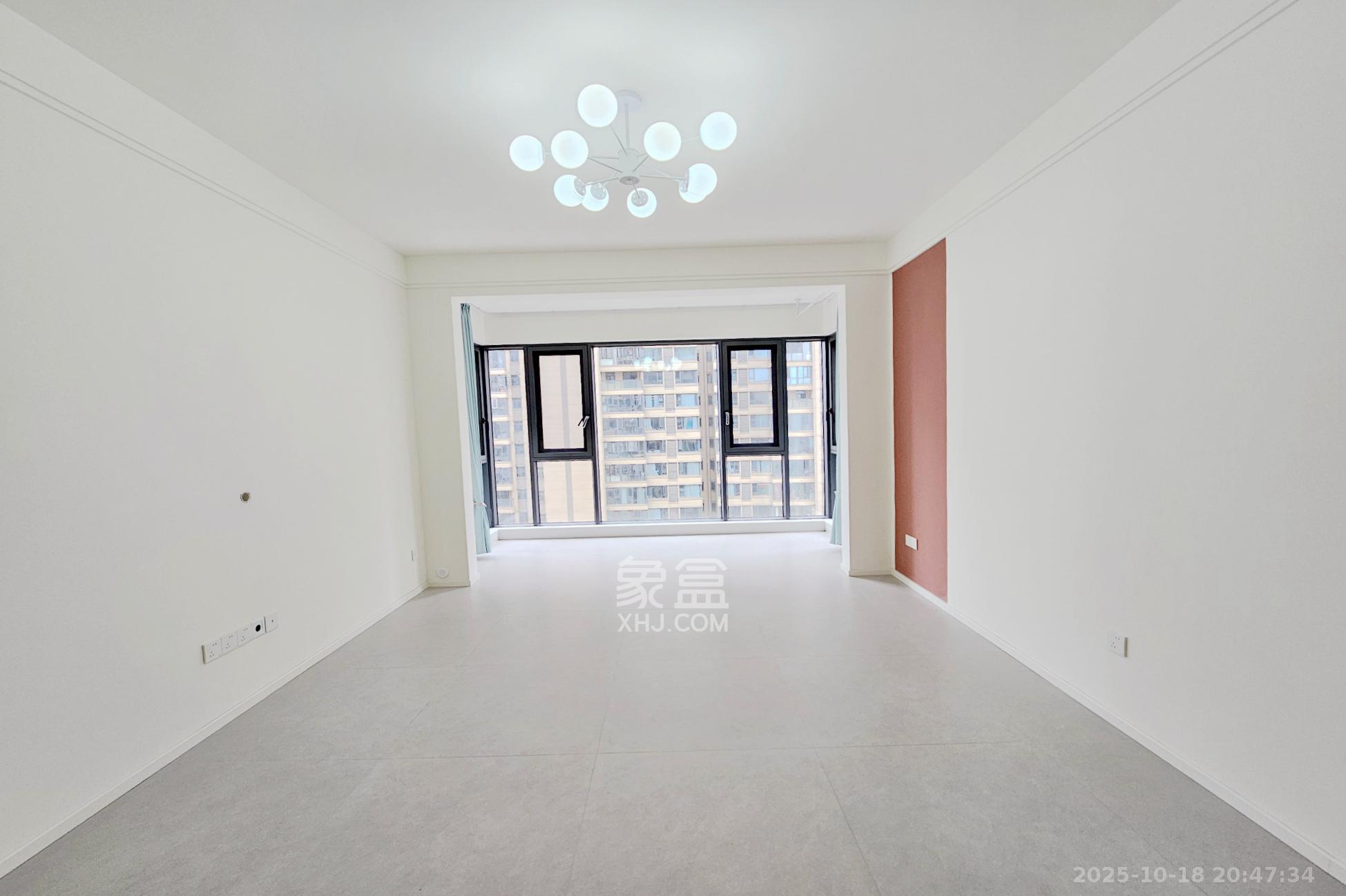 长房东旭国际  3室2厅2卫    140.0万 长房东旭国际  3室2厅2卫    140.0万客厅