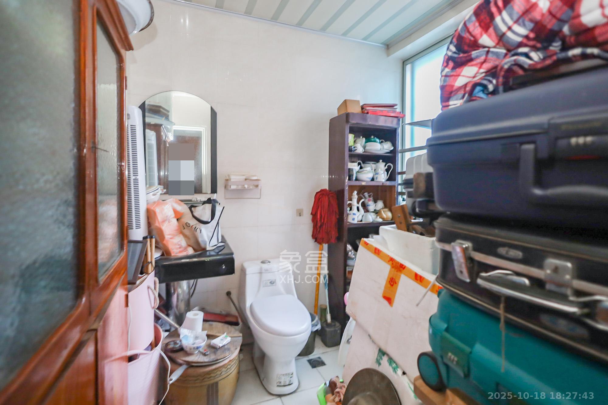 新雅园  3室2厅2卫    98.0万卫生间