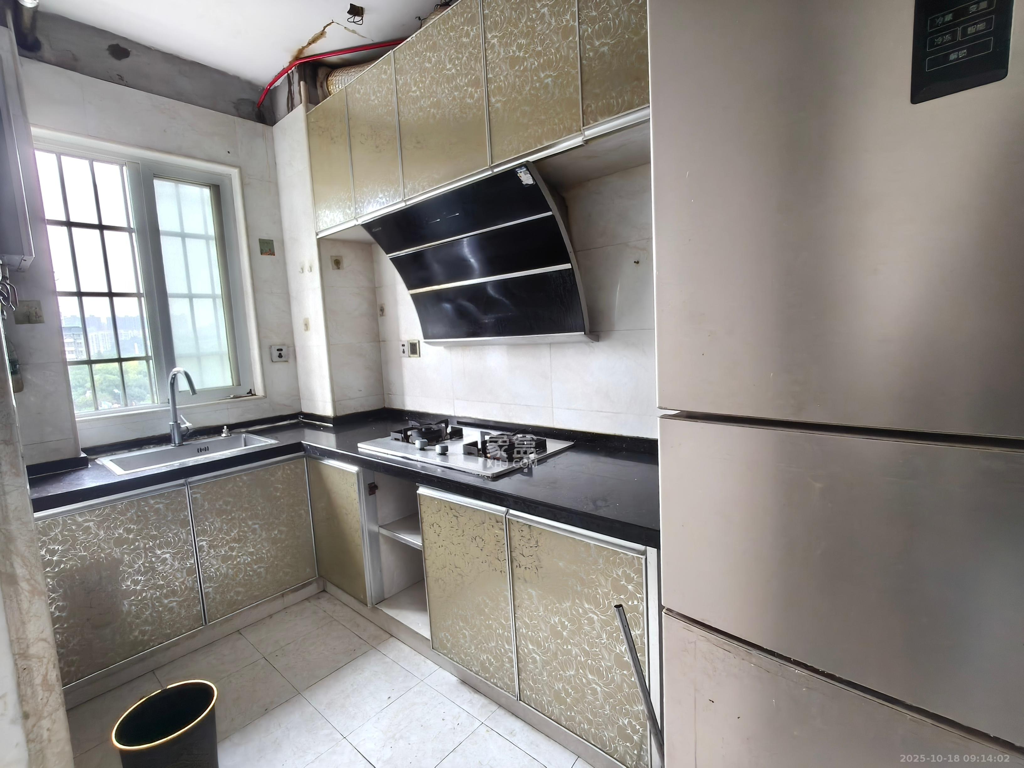 香槟小镇(香槟花苑) 3室2厅1卫 1600.0元/月 香槟小镇(香槟花苑) 3室2厅1卫 1600.0元/月室内图