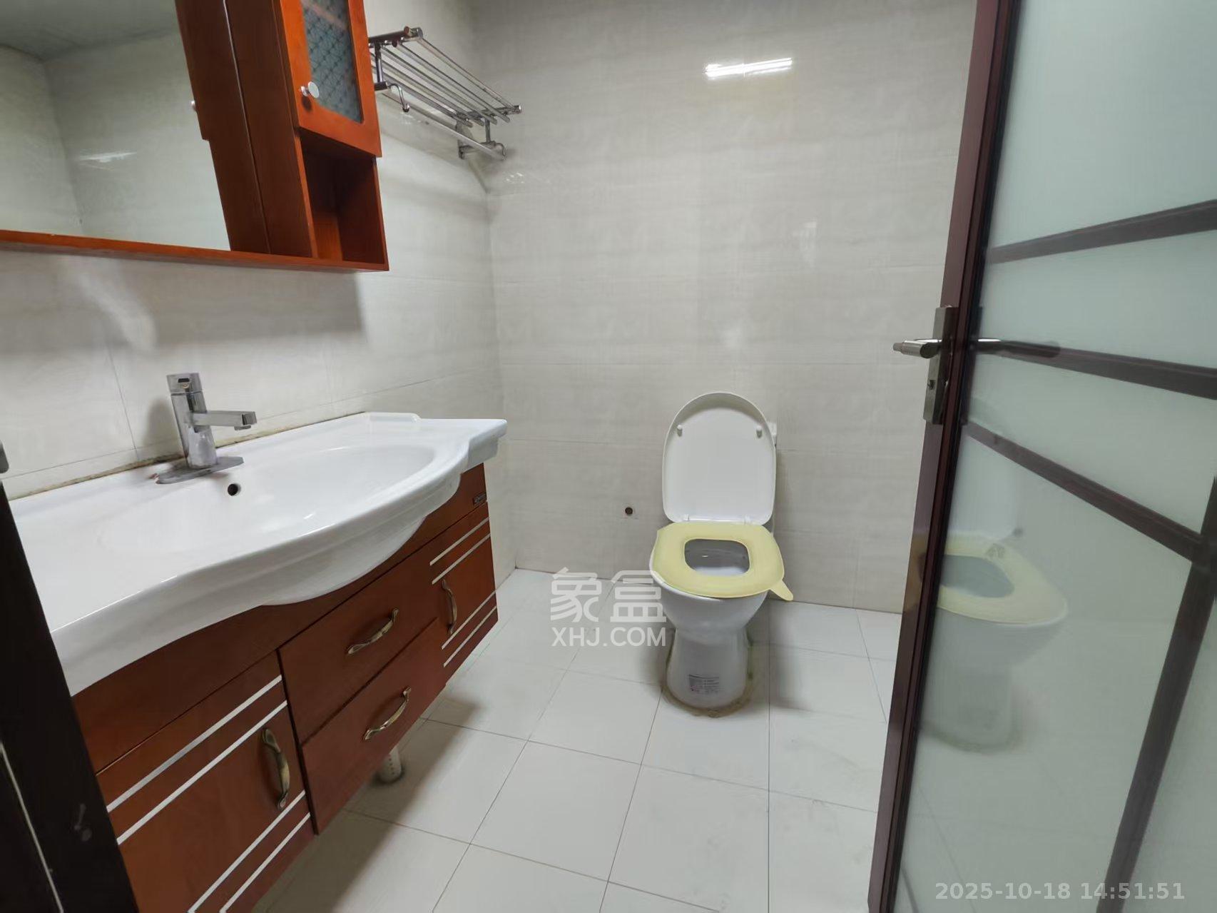 德政园  3室1厅2卫    2300.0元/月室内图