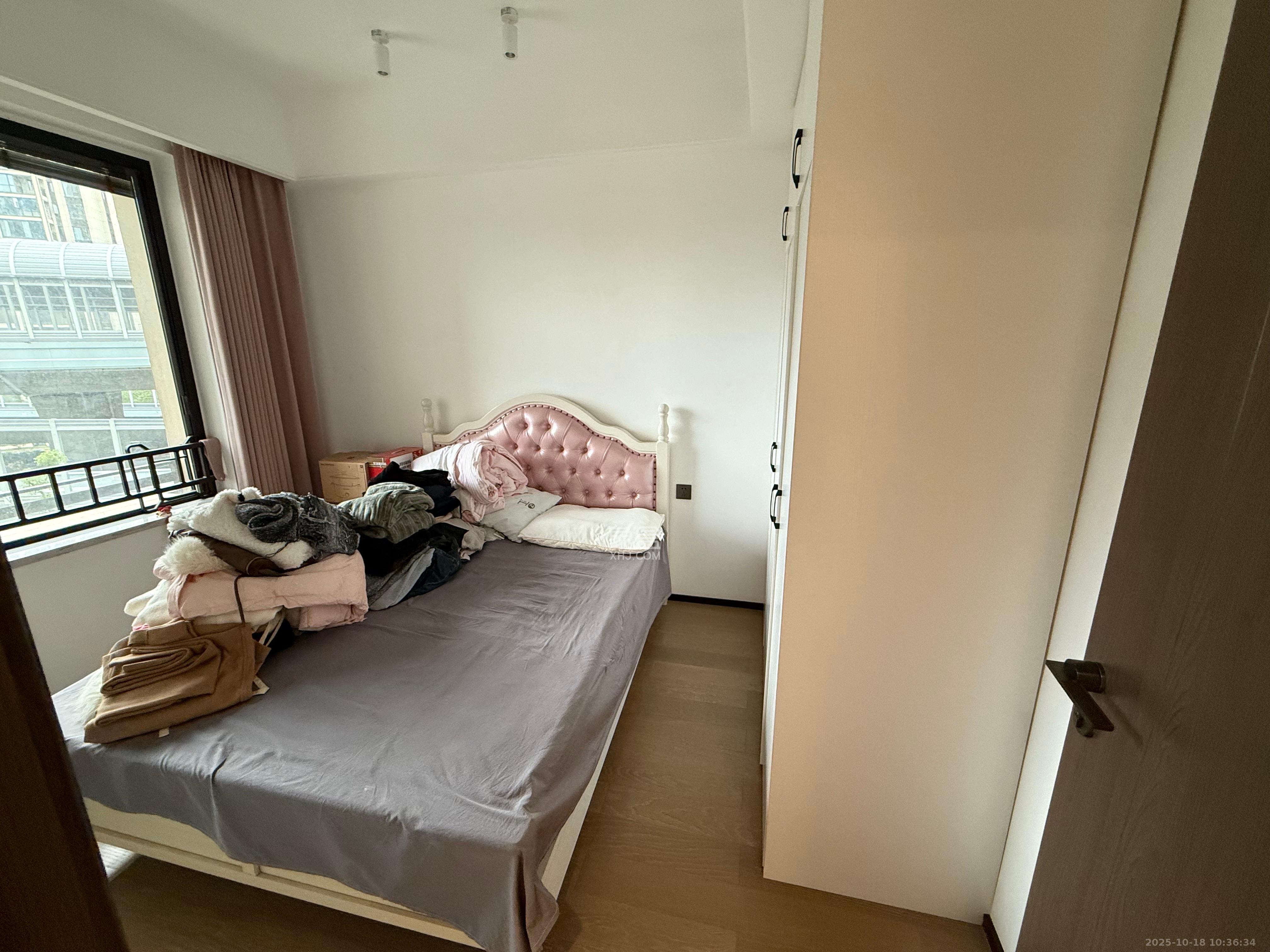 万科滨河道  3室2厅2卫    2700.0元/月室内图