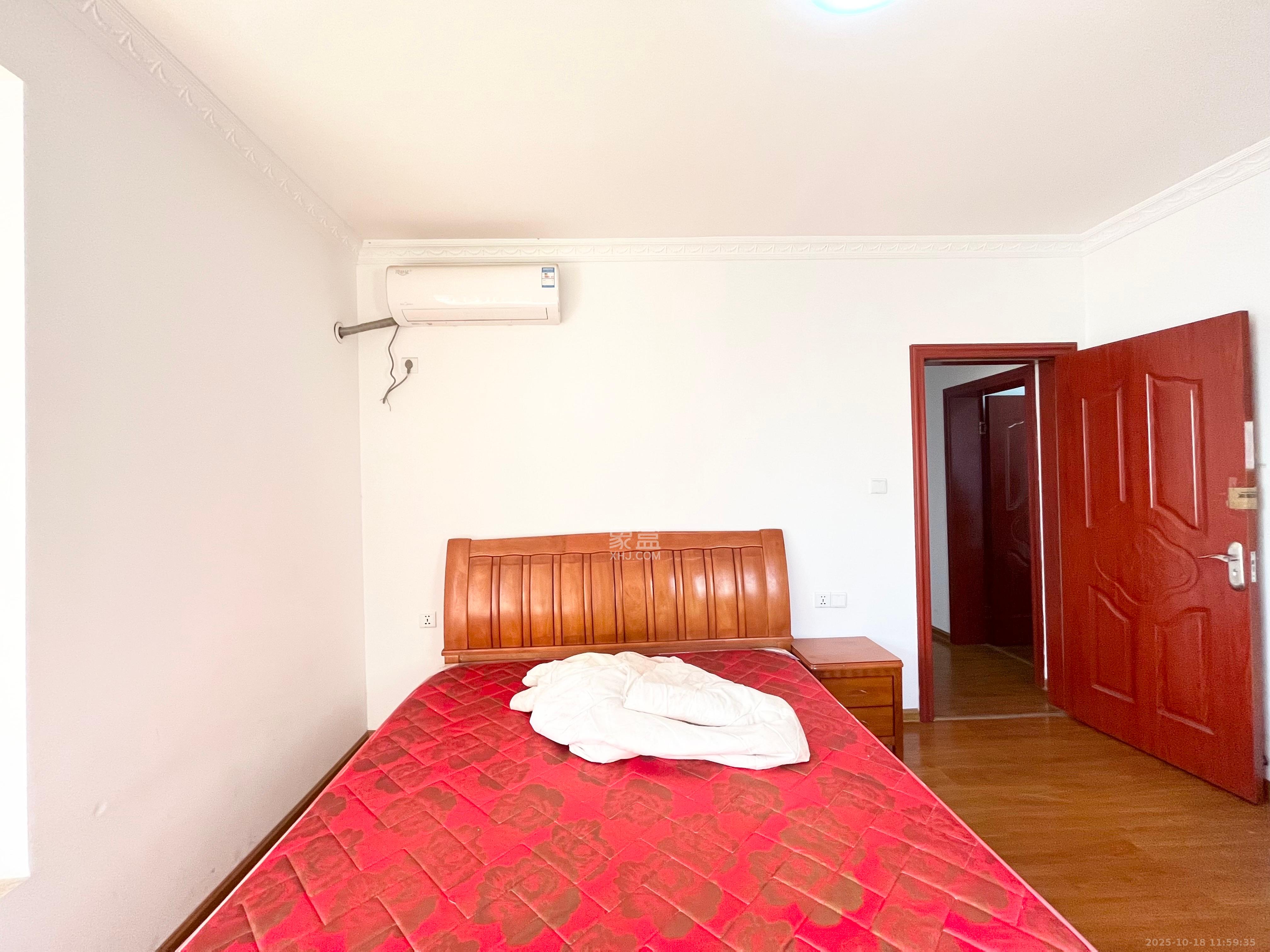 保利麓谷林语C区  3室2厅1卫    2200.0元/月室内图