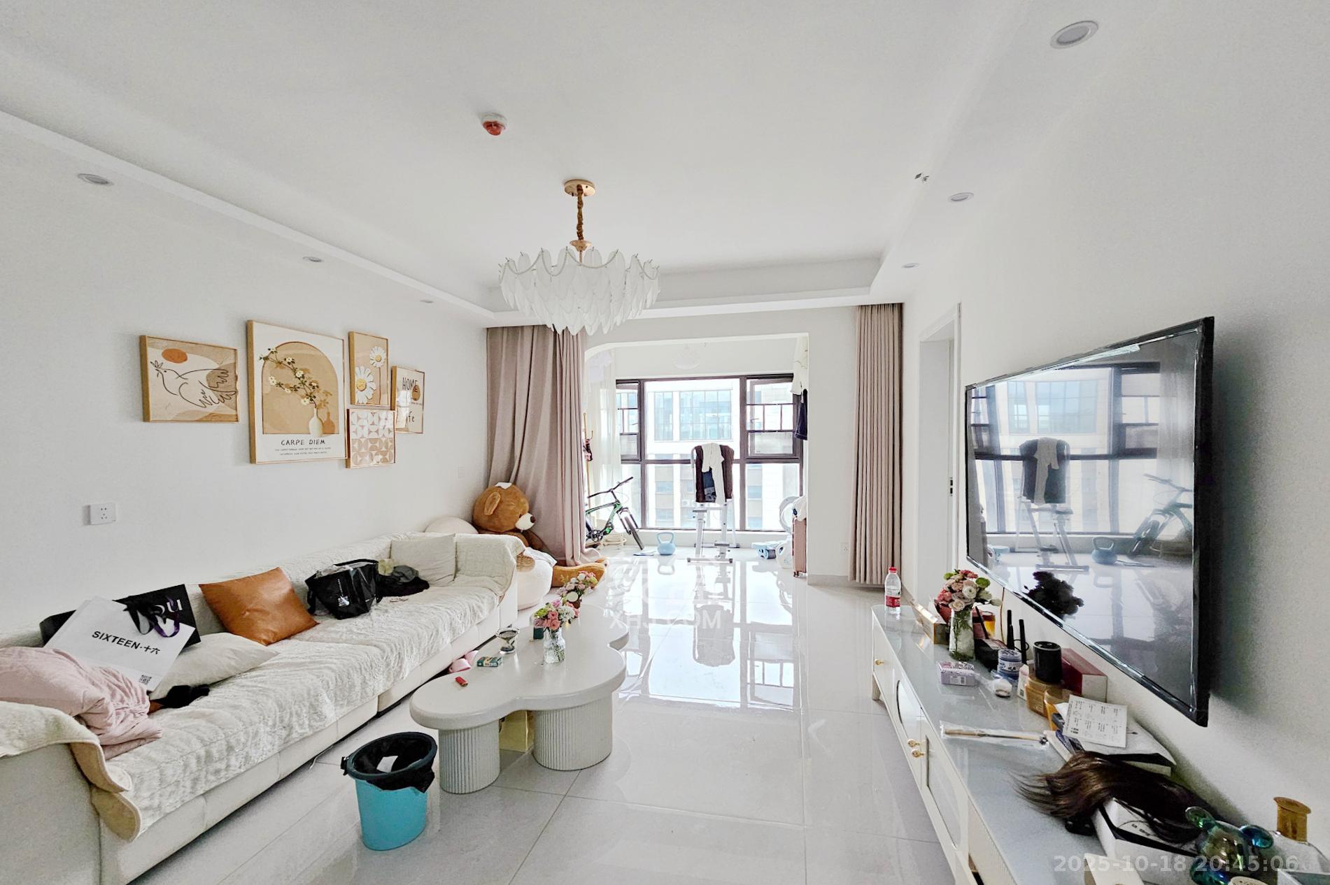 阳光城尚东湾嘉林苑 3室2厅1卫 80.0万 阳光城尚东湾嘉林苑 3室2厅1卫 80.0万客厅