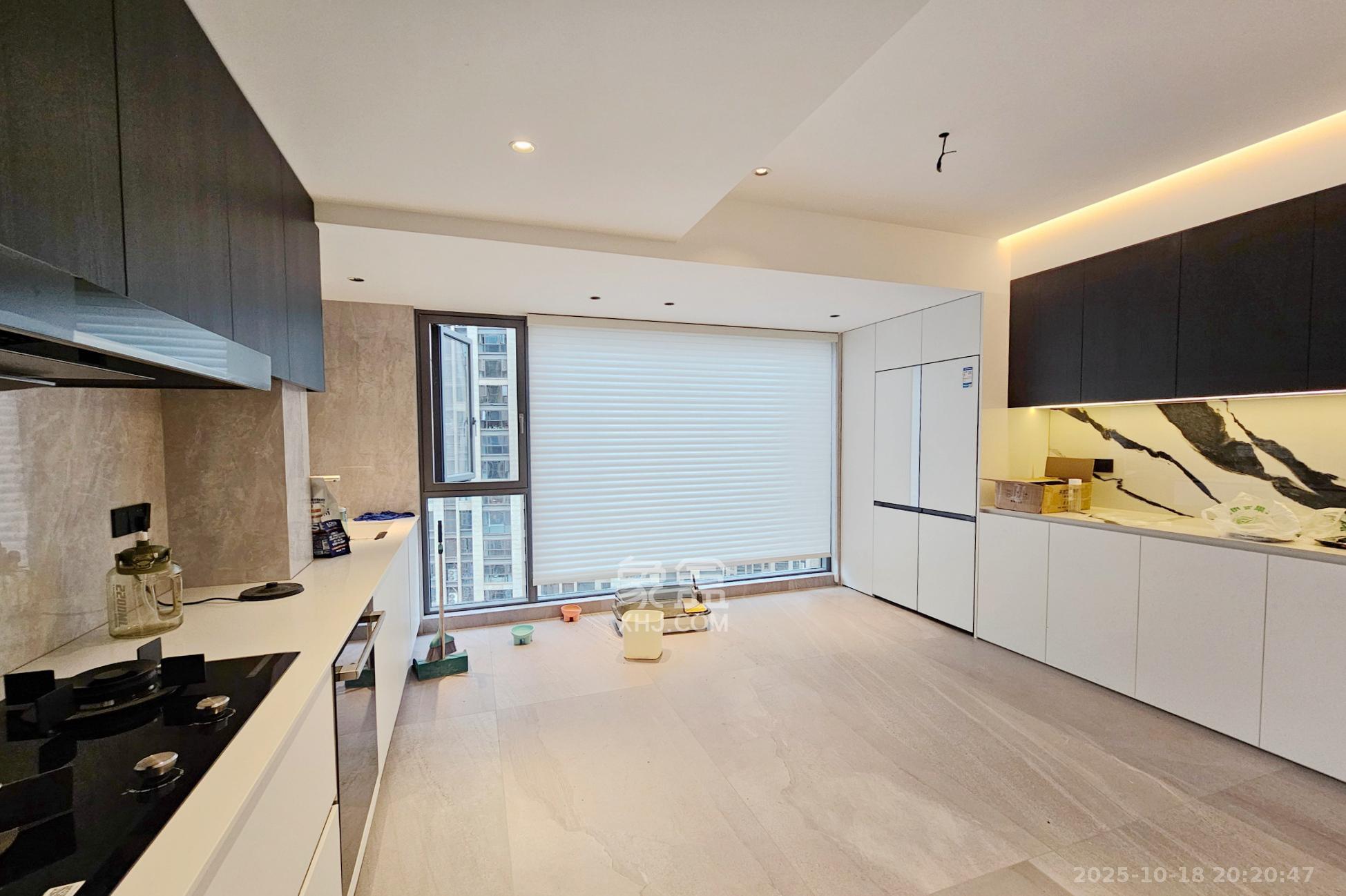 明昇壹城(明昇时代广场)二期  4室2厅2卫    258.0万 明昇壹城(明昇时代广场)二期  4室2厅2卫    258.0万客厅