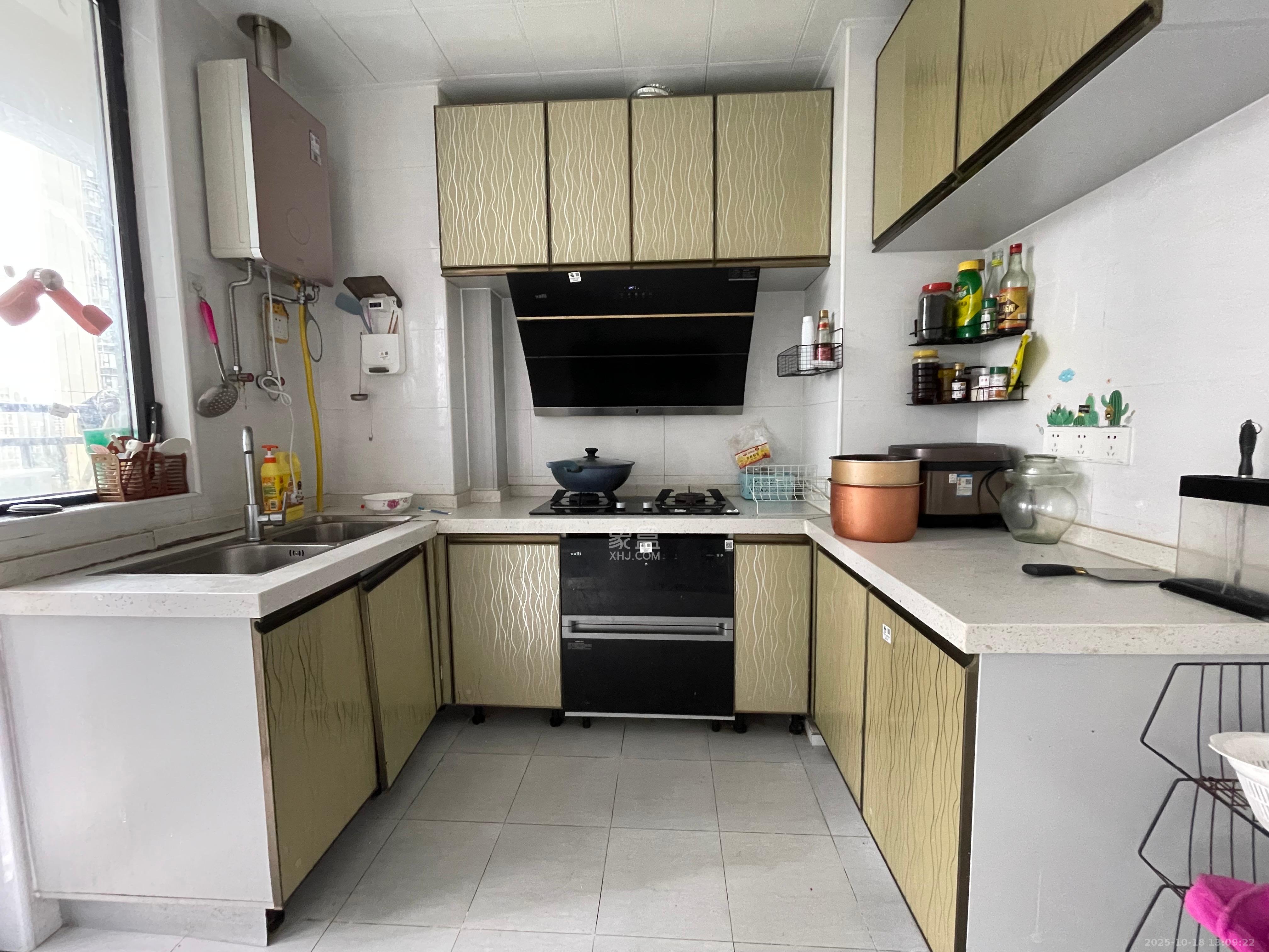 蔷薇国际  4室2厅2卫    3000.0元/月室内图