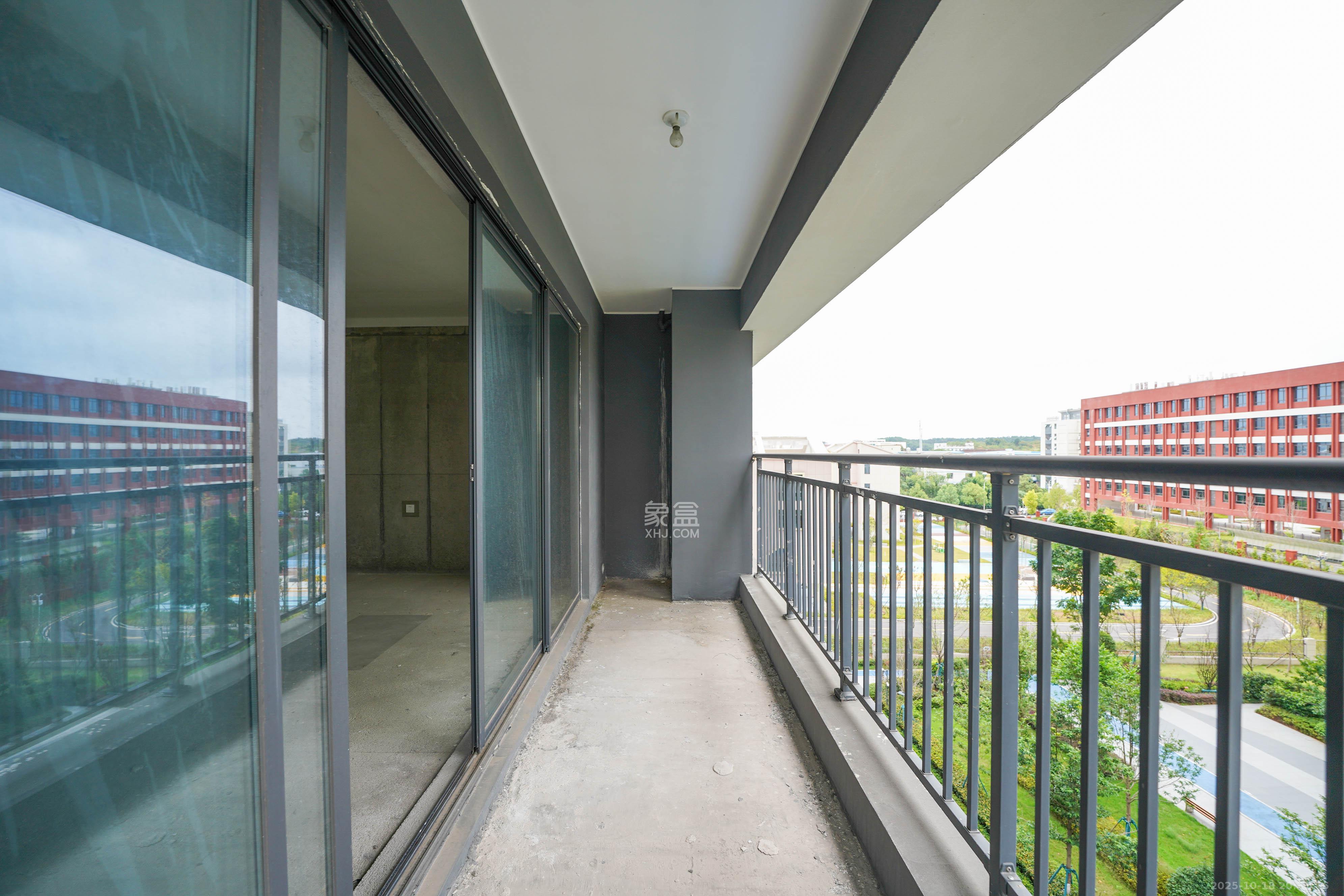 旭辉雨金广场 4室2厅2卫 121.8万 旭辉雨金广场 4室2厅2卫 121.8万阳台