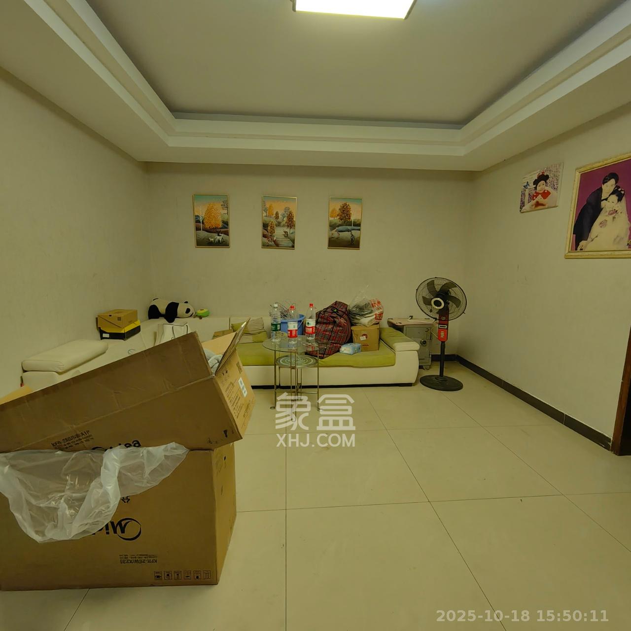 中南汽车世界  3室2厅1卫    1600.0元/月