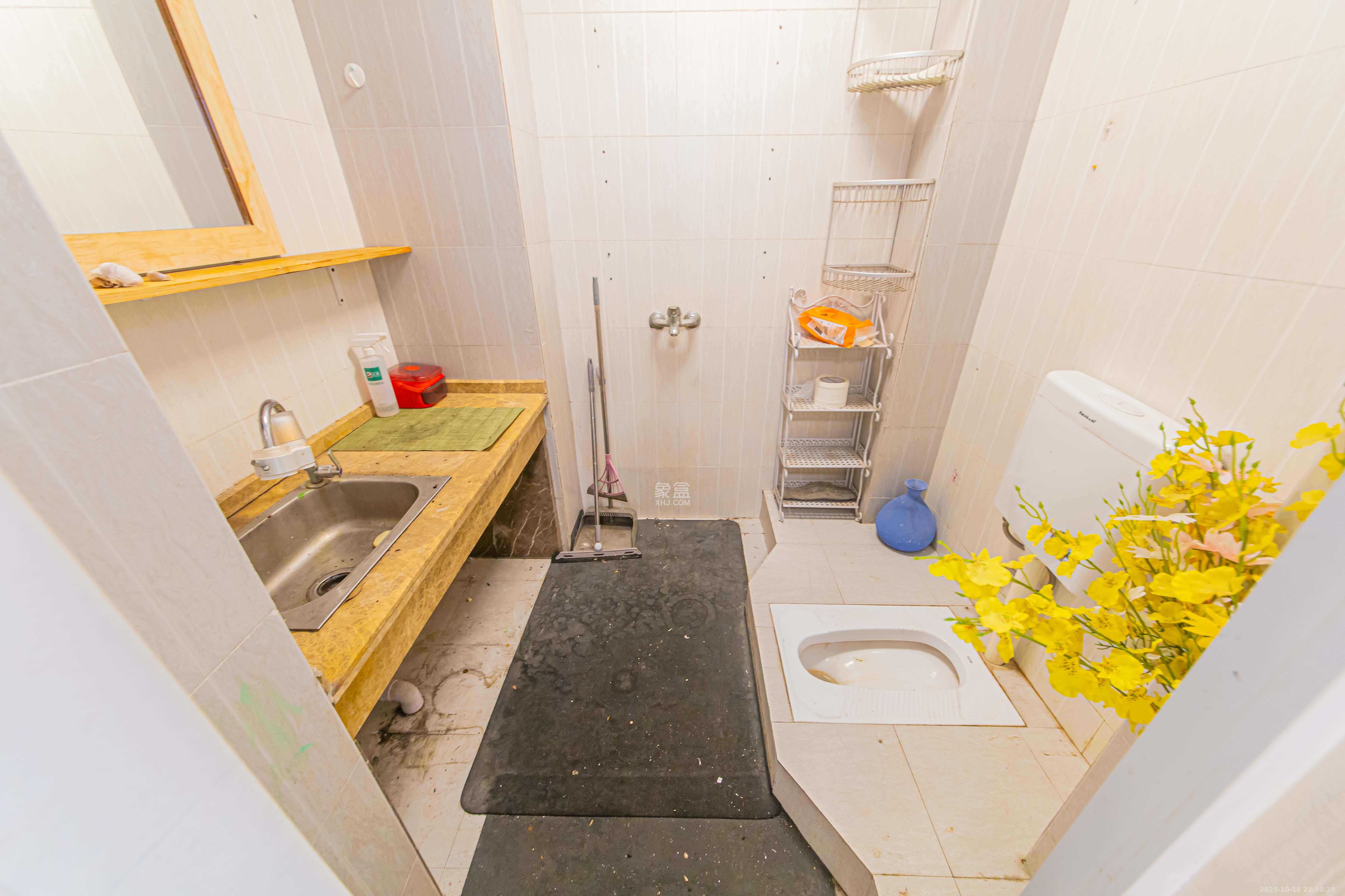 生活艺术城  1室1厅1卫    23.0万 生活艺术城  1室1厅1卫    23.0万卫生间