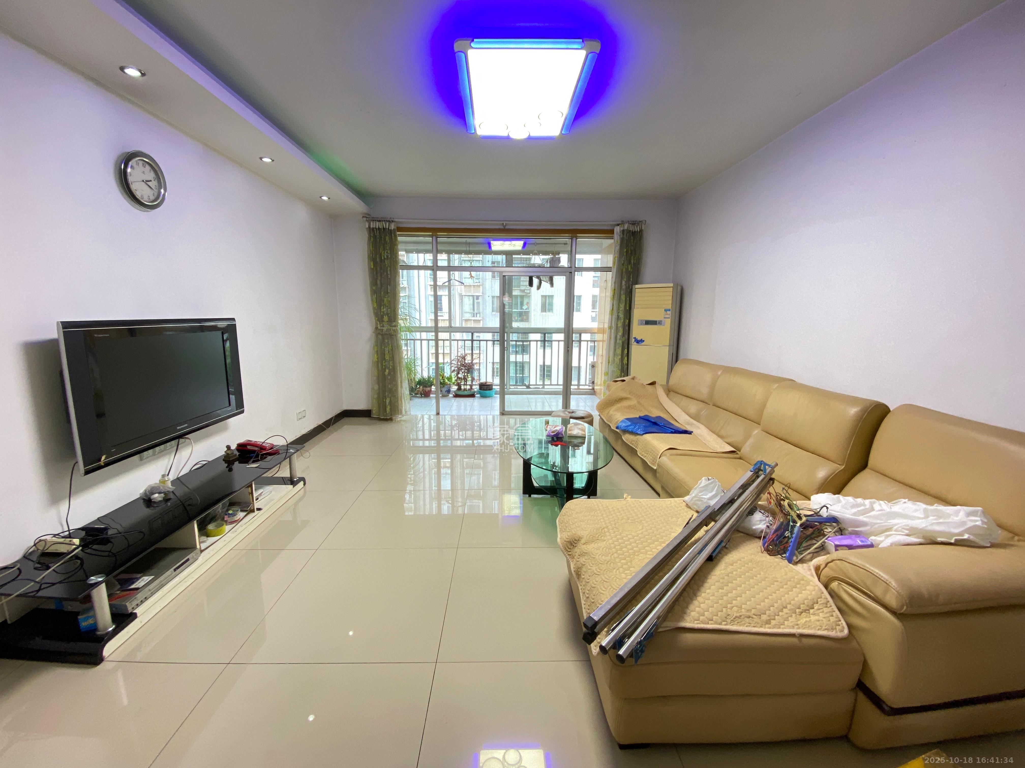 长房东郡  3室2厅2卫    3000.0元/月 长房东郡  3室2厅2卫    3000.0元/月