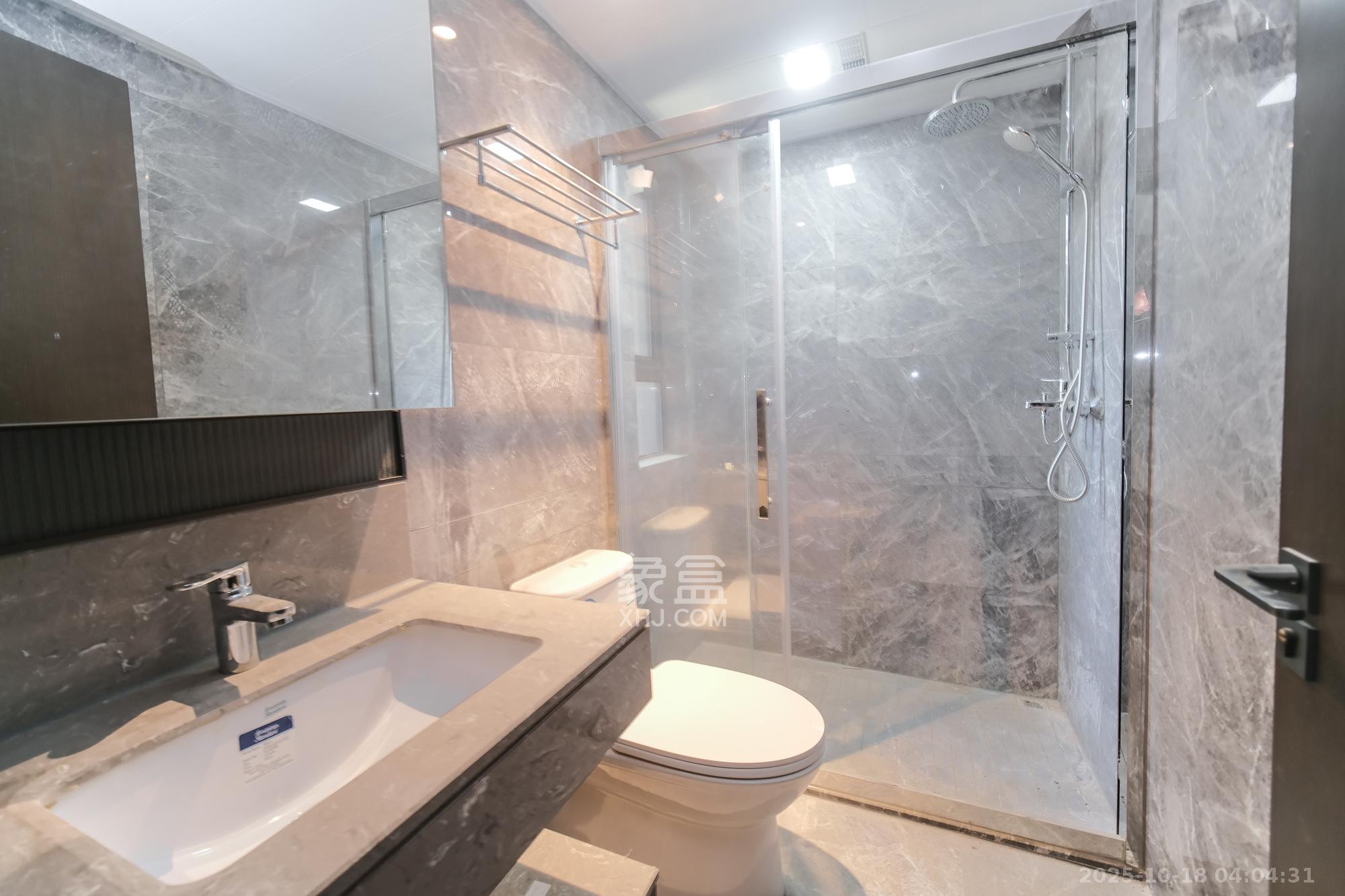 荣盛城  4室2厅2卫    98.0万卫生间