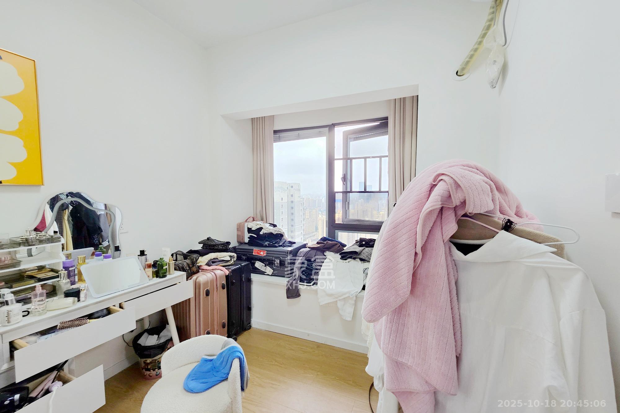 阳光城尚东湾嘉林苑  3室2厅1卫    80.0万卧室