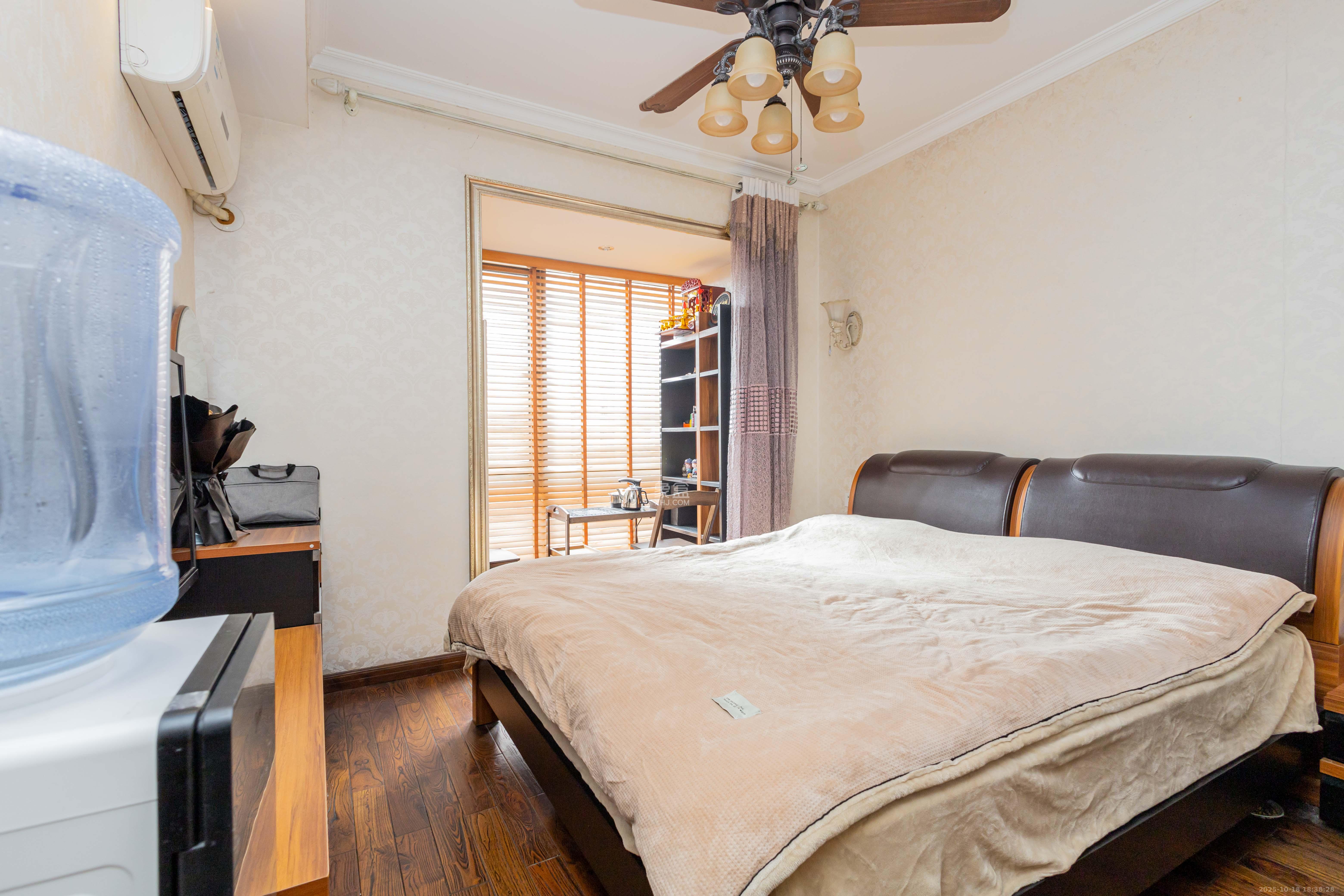 旭辉华庭  3室2厅2卫    89.8万卧室