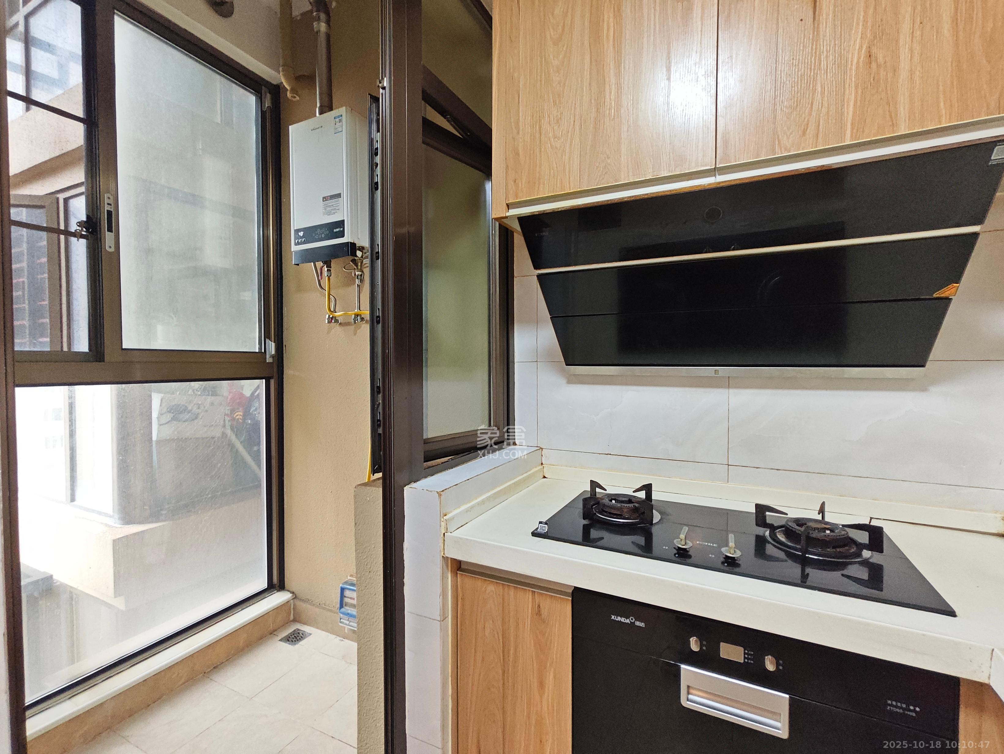 江山帝景哈佛  3室2厅1卫    2000.0元/月 江山帝景哈佛  3室2厅1卫    2000.0元/月室内图