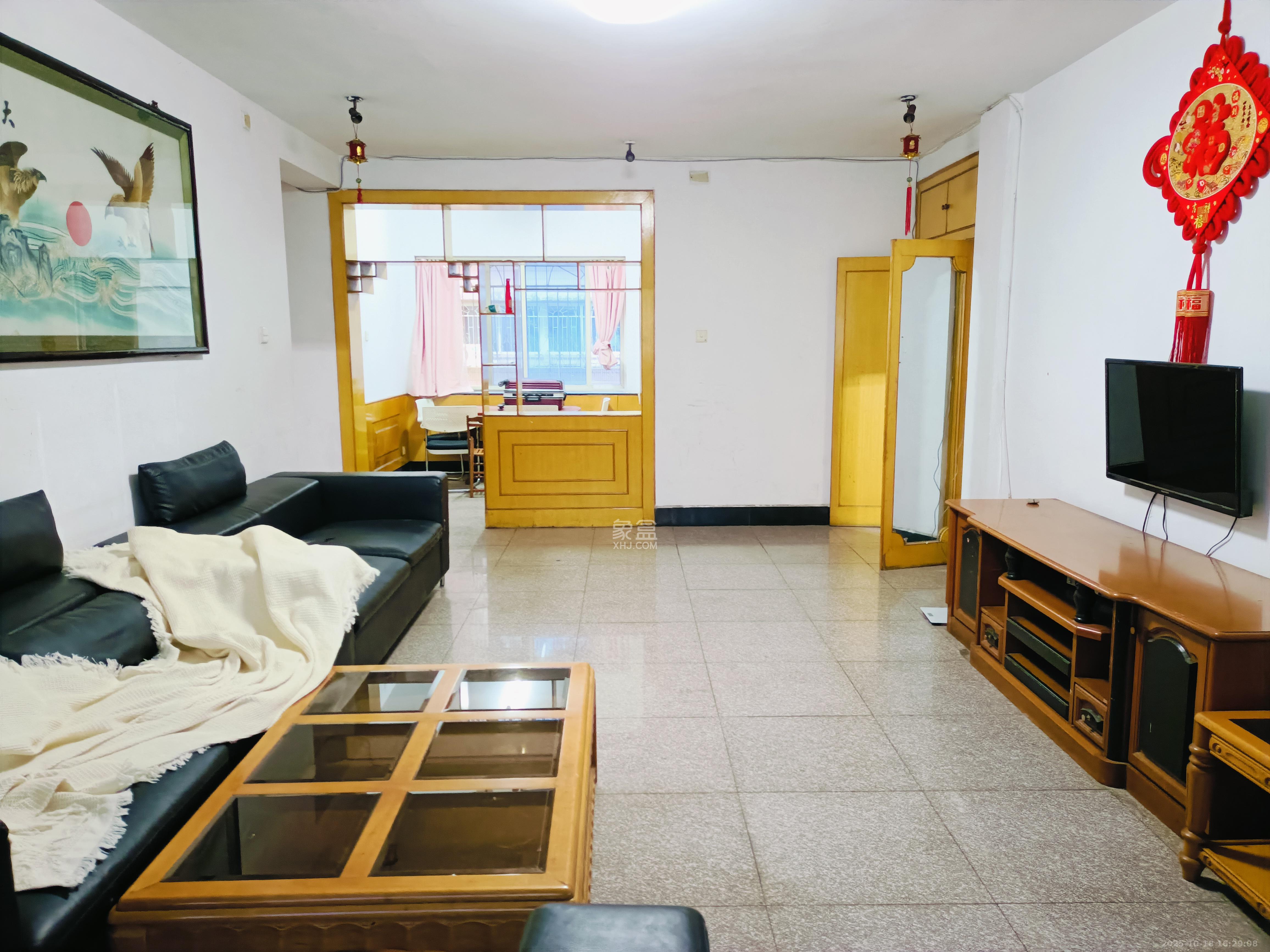 东风二村社区房  3室2厅1卫    2000.0元/月