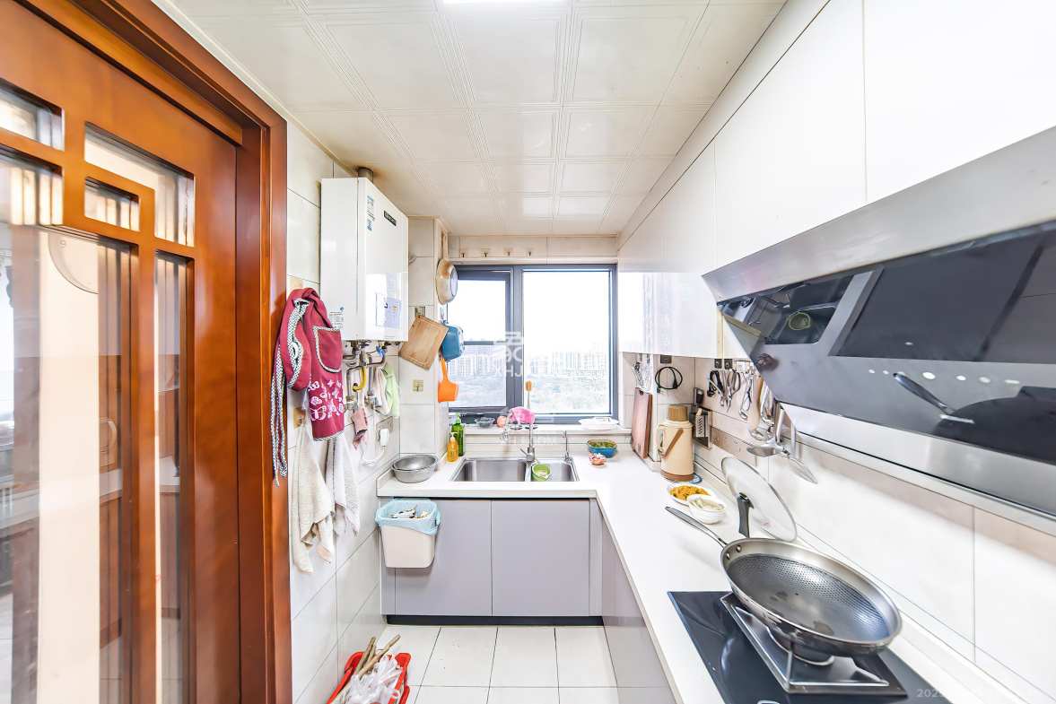 湘熙水郡(观澜海赋家园) 4室2厅2卫 180.0万 湘熙水郡(观澜海赋家园) 4室2厅2卫 180.0万厨房