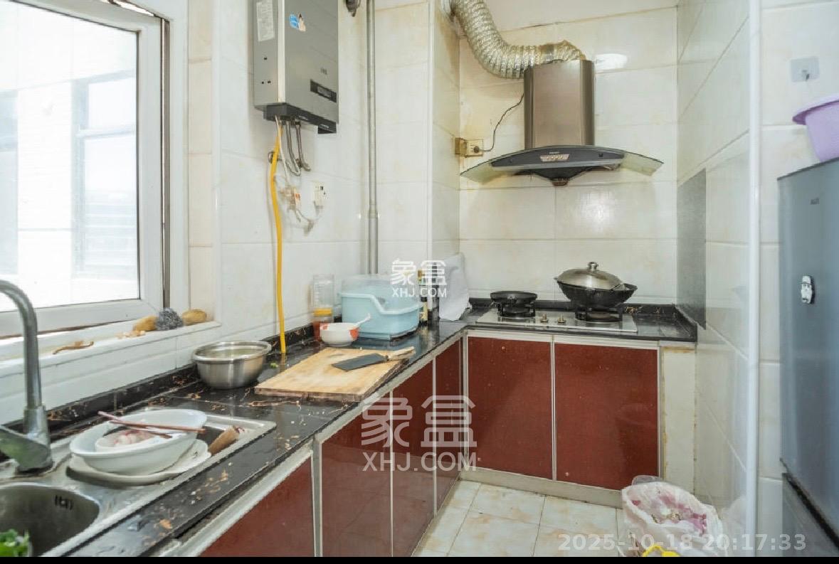 和悦城(蟠龙景苑)  3室2厅2卫    1700.0元/月 和悦城(蟠龙景苑)  3室2厅2卫    1700.0元/月室内图1