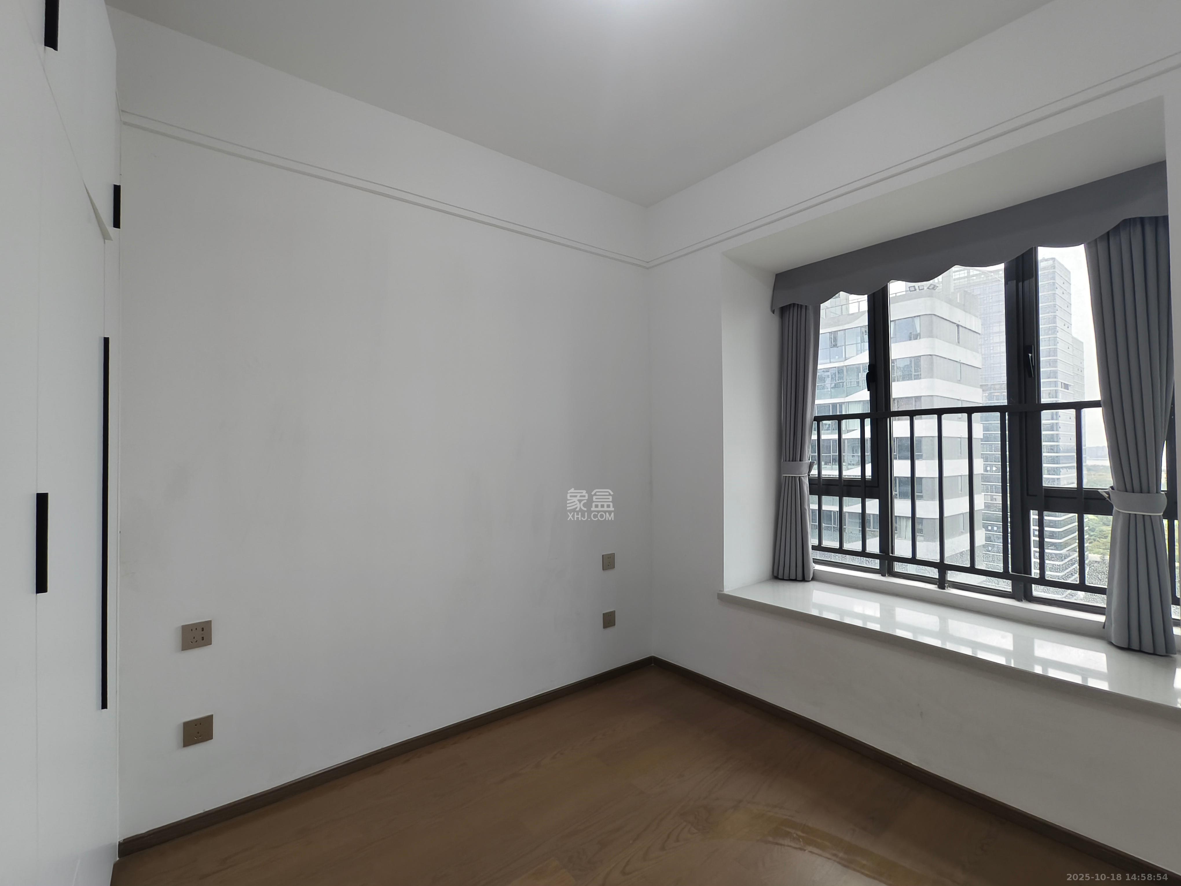 复地滨江金融中心 4室2厅2卫 4200.0元/月 复地滨江金融中心 4室2厅2卫 4200.0元/月室内图