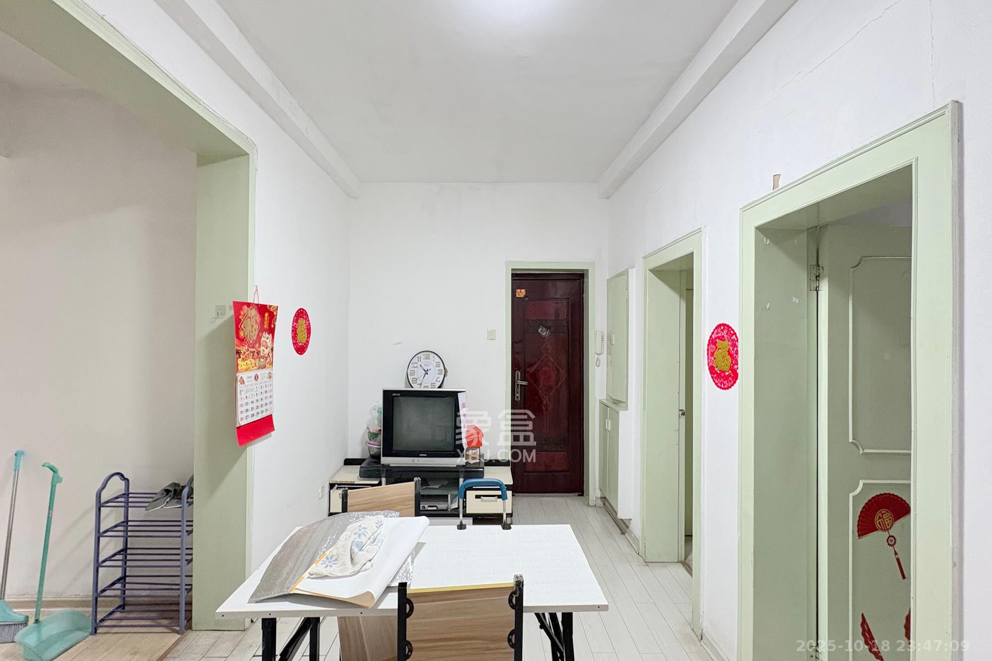 化工宿舍 2室1厅1卫 45.0万 化工宿舍 2室1厅1卫 45.0万客厅