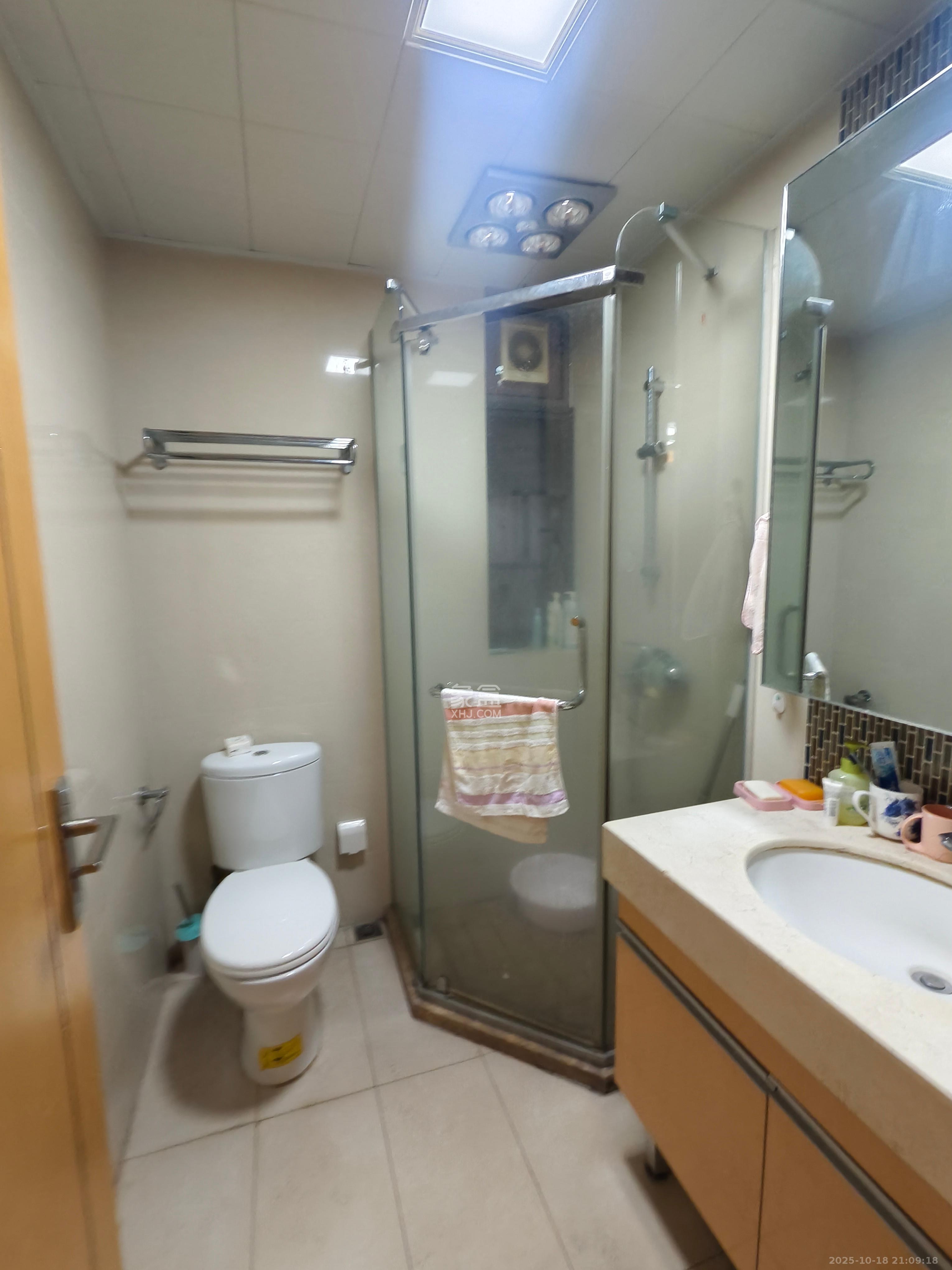 珠江郦城薰衣道  3室2厅1卫    2300.0元/月 珠江郦城薰衣道  3室2厅1卫    2300.0元/月室内图