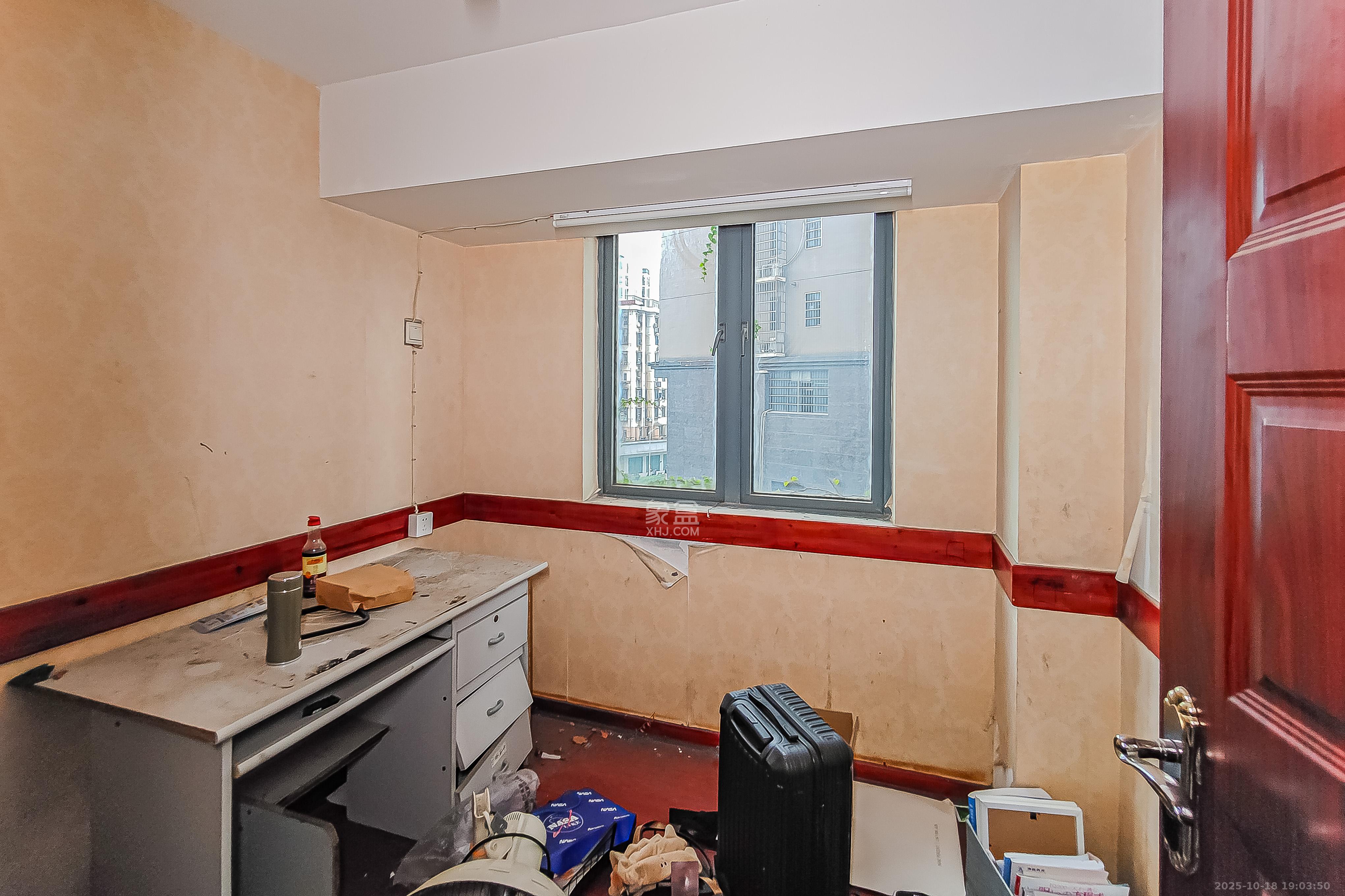 君庭金福苑  4室2厅2卫    120.0万卧室