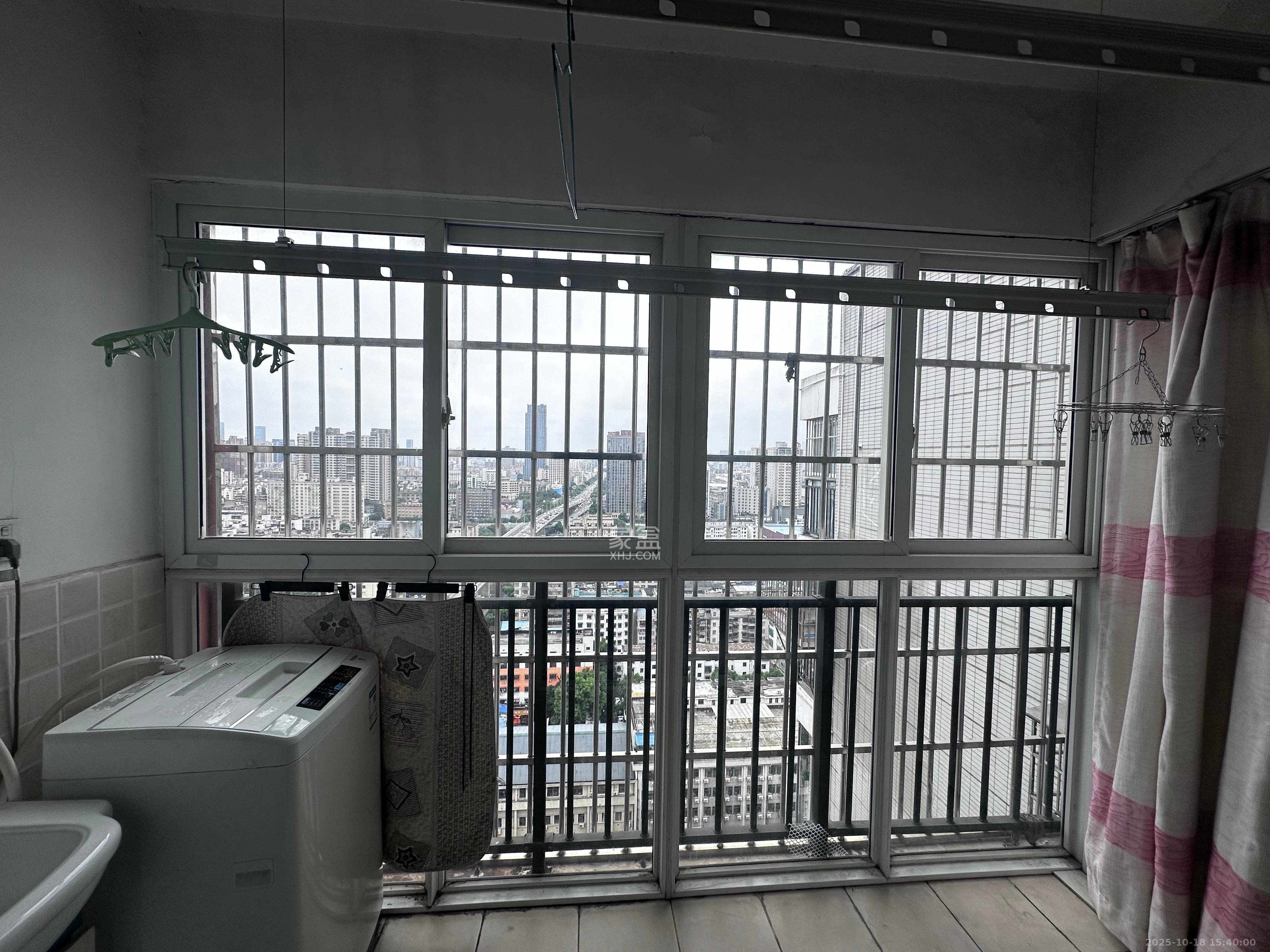 星典时代  3室2厅1卫    1800.0元/月室内图