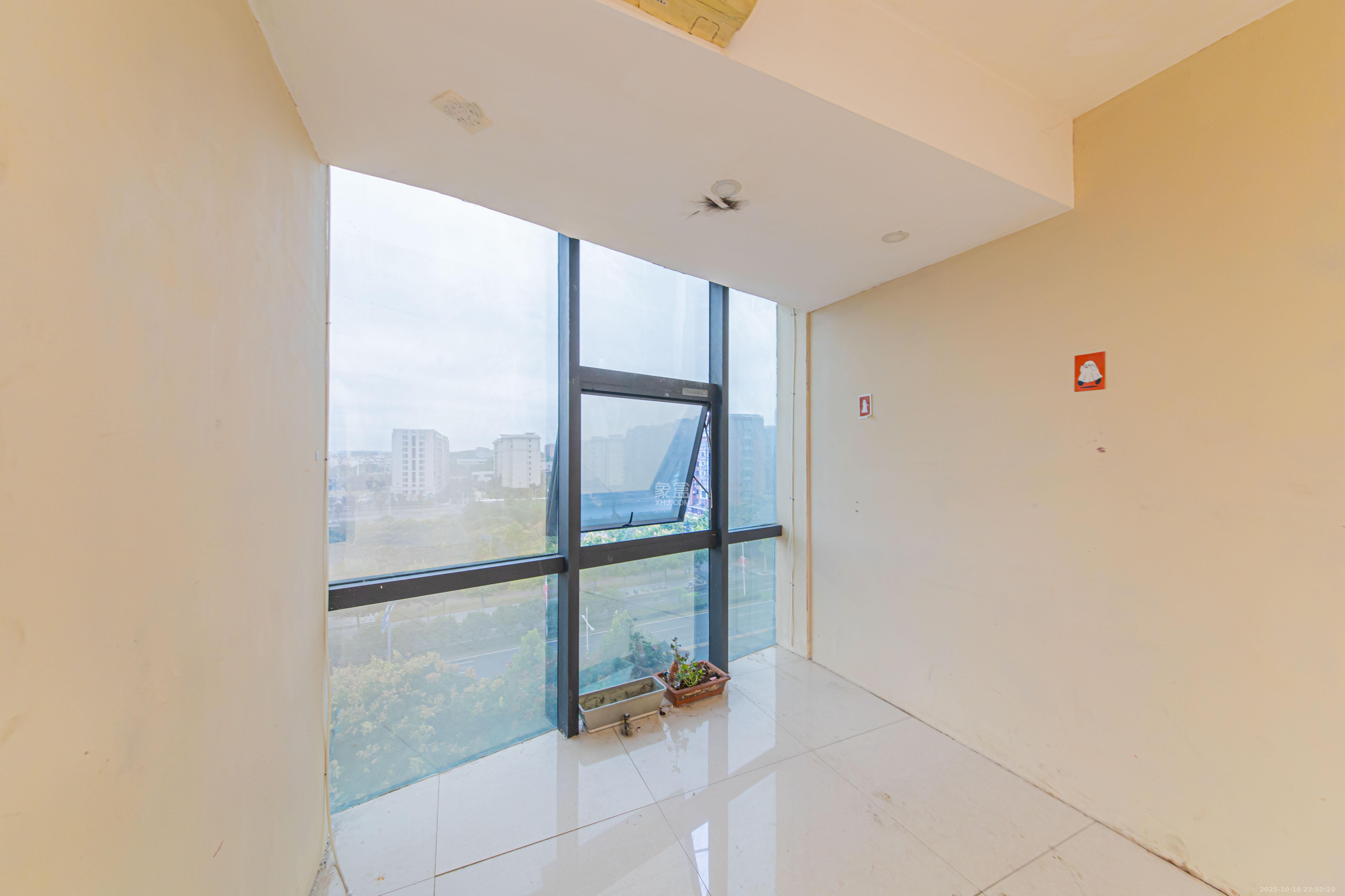 生活艺术城  1室1厅1卫    23.0万 生活艺术城  1室1厅1卫    23.0万客厅