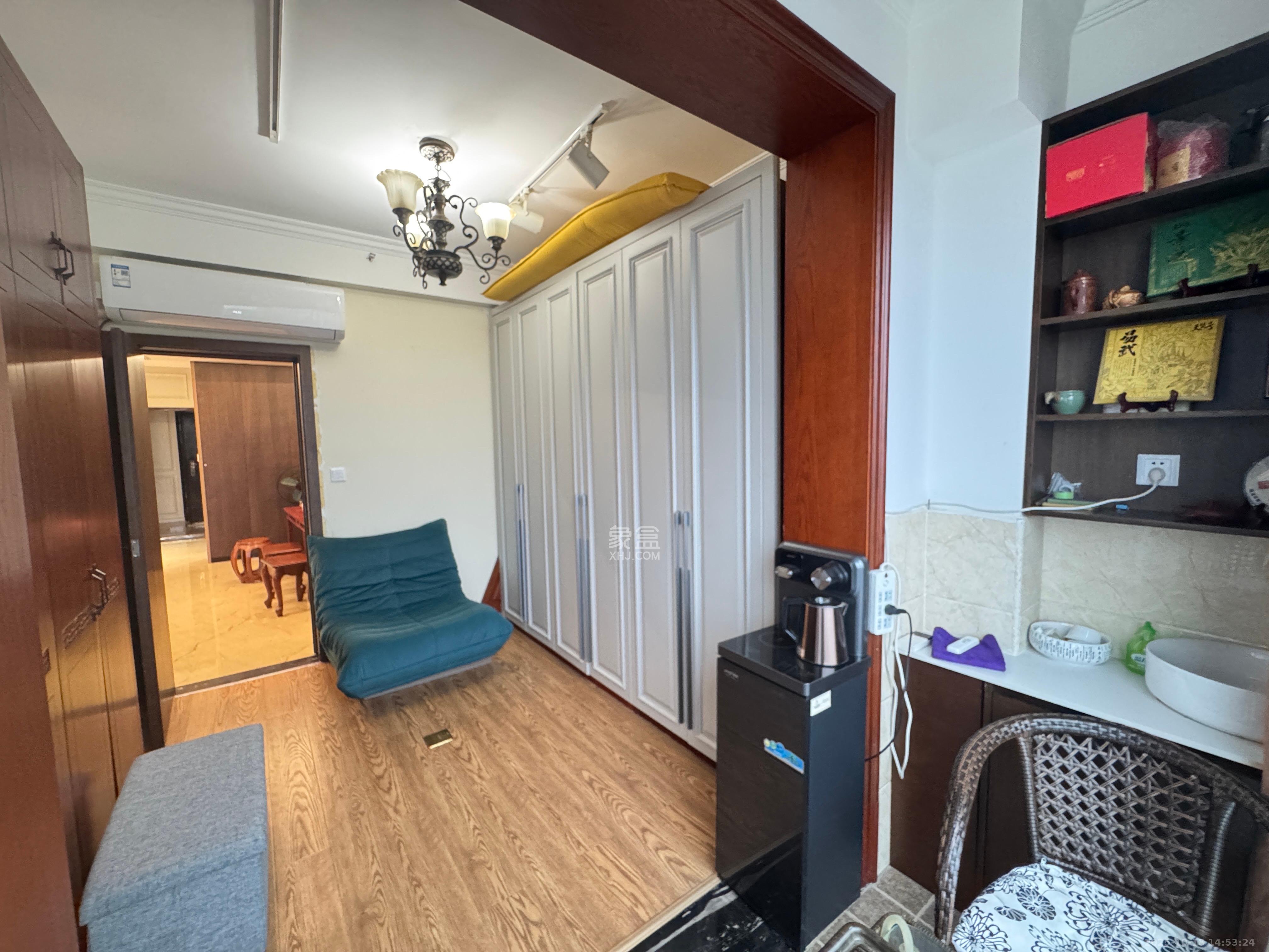 长房中庭国际(东郡华蓉广场)  2室2厅1卫    5500.0元/月 长房中庭国际(东郡华蓉广场)  2室2厅1卫    5500.0元/月室内图