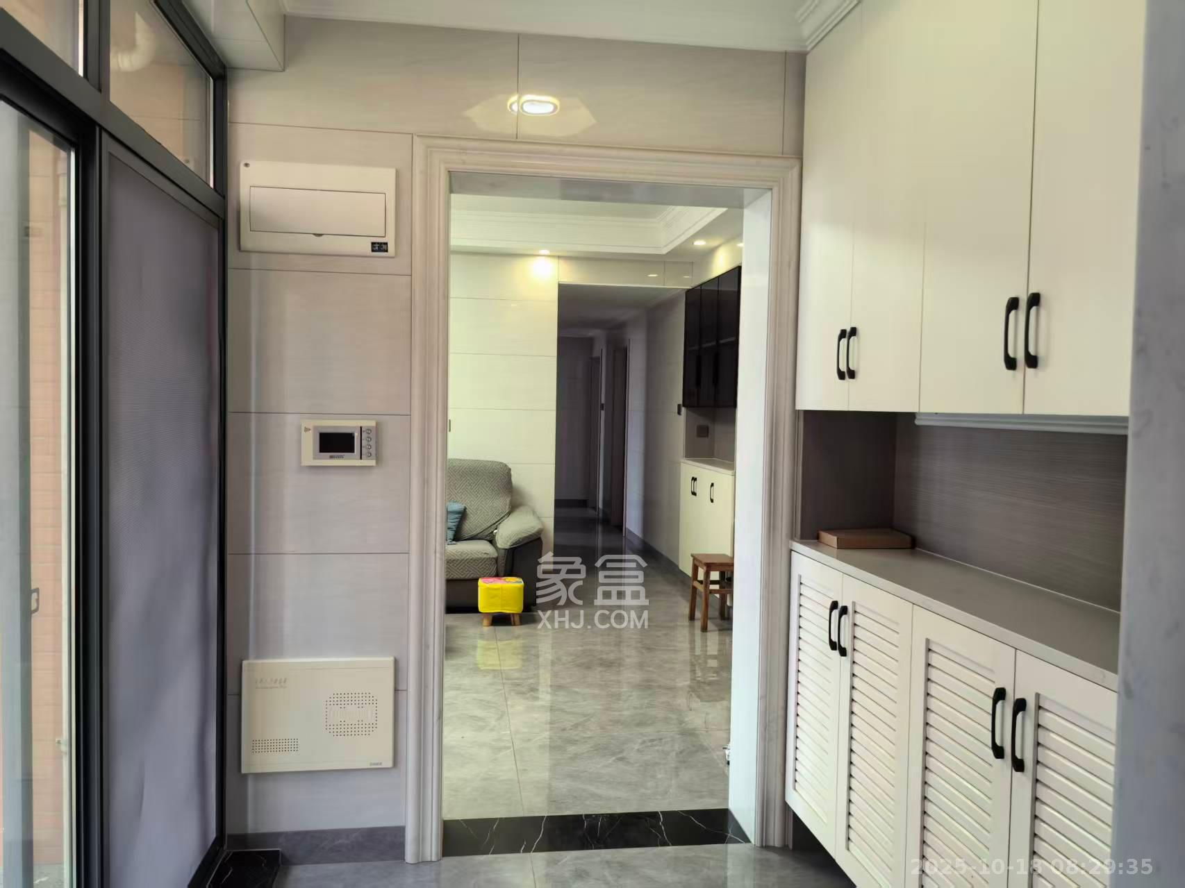 凯富南方鑫城 4室2厅2卫 2600.0元/月 凯富南方鑫城 4室2厅2卫 2600.0元/月室内图