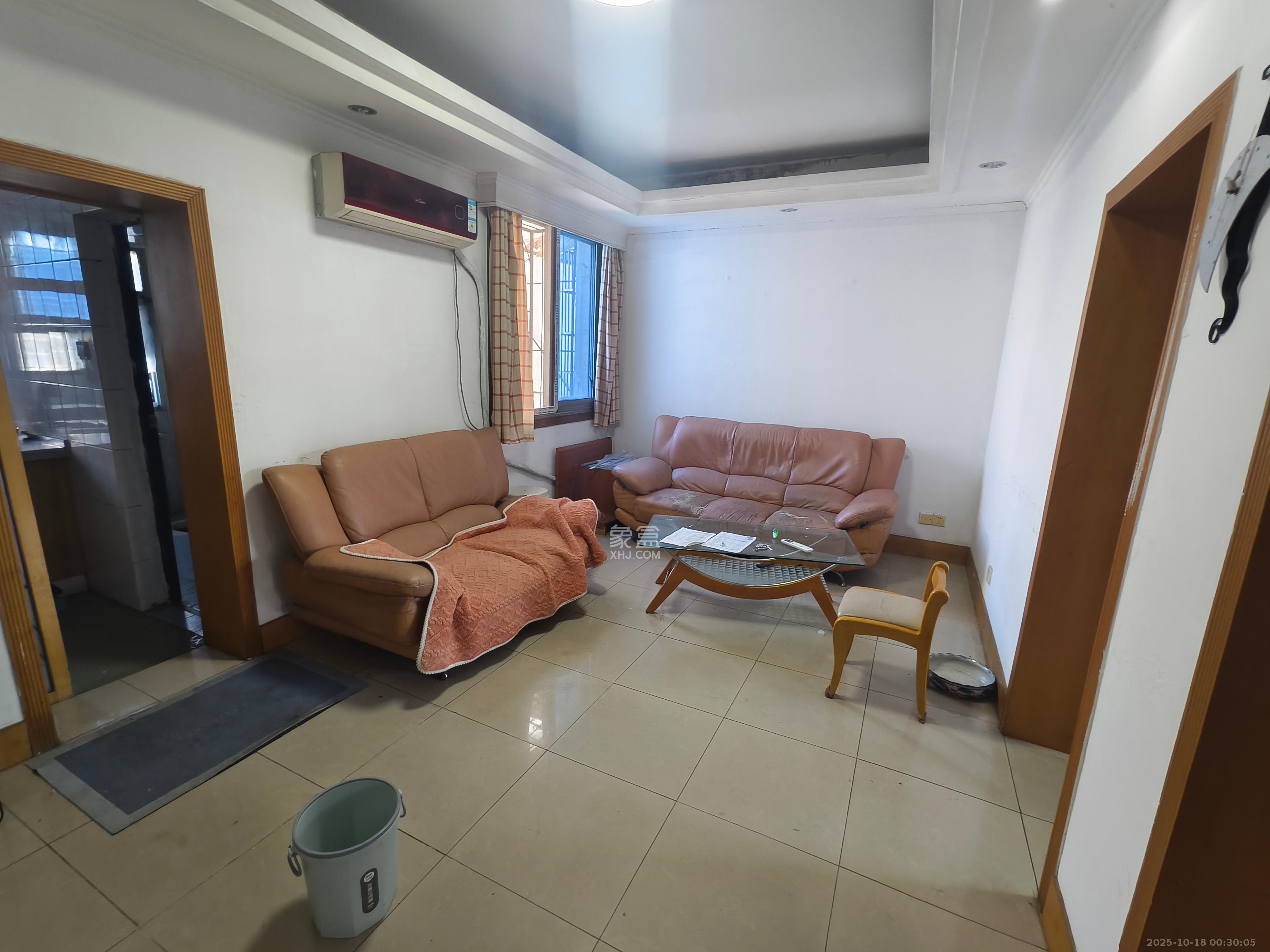 市直属机关宿舍  2室1厅1卫    1500.0元/月