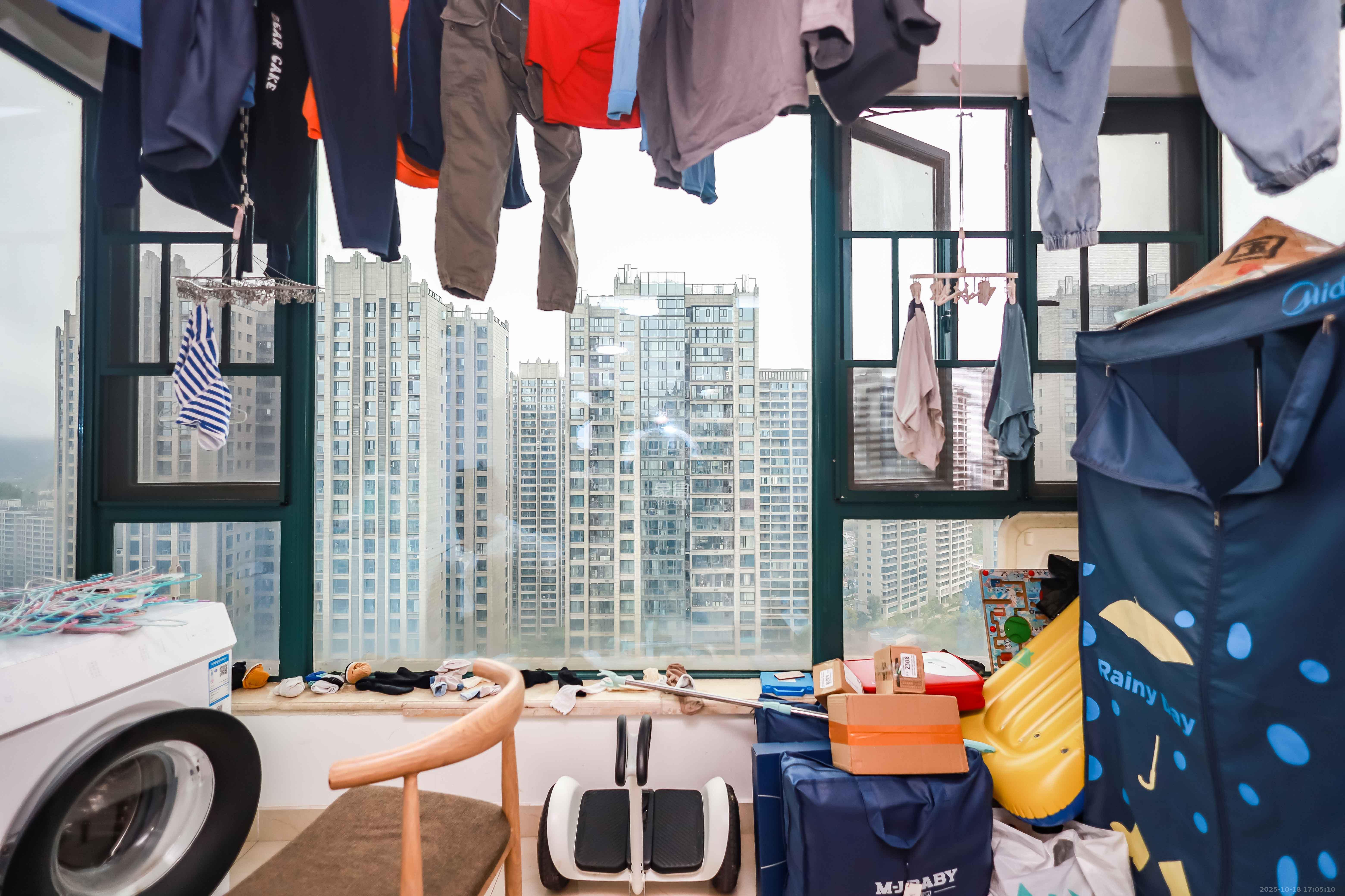 恒大华府  3室2厅1卫    115.0万阳台