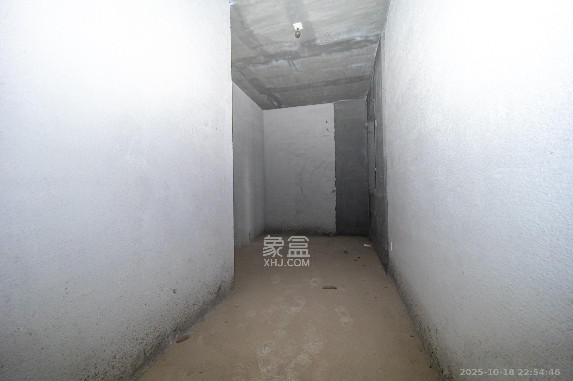 新长海广场  3室2厅1卫    53.8万卧室