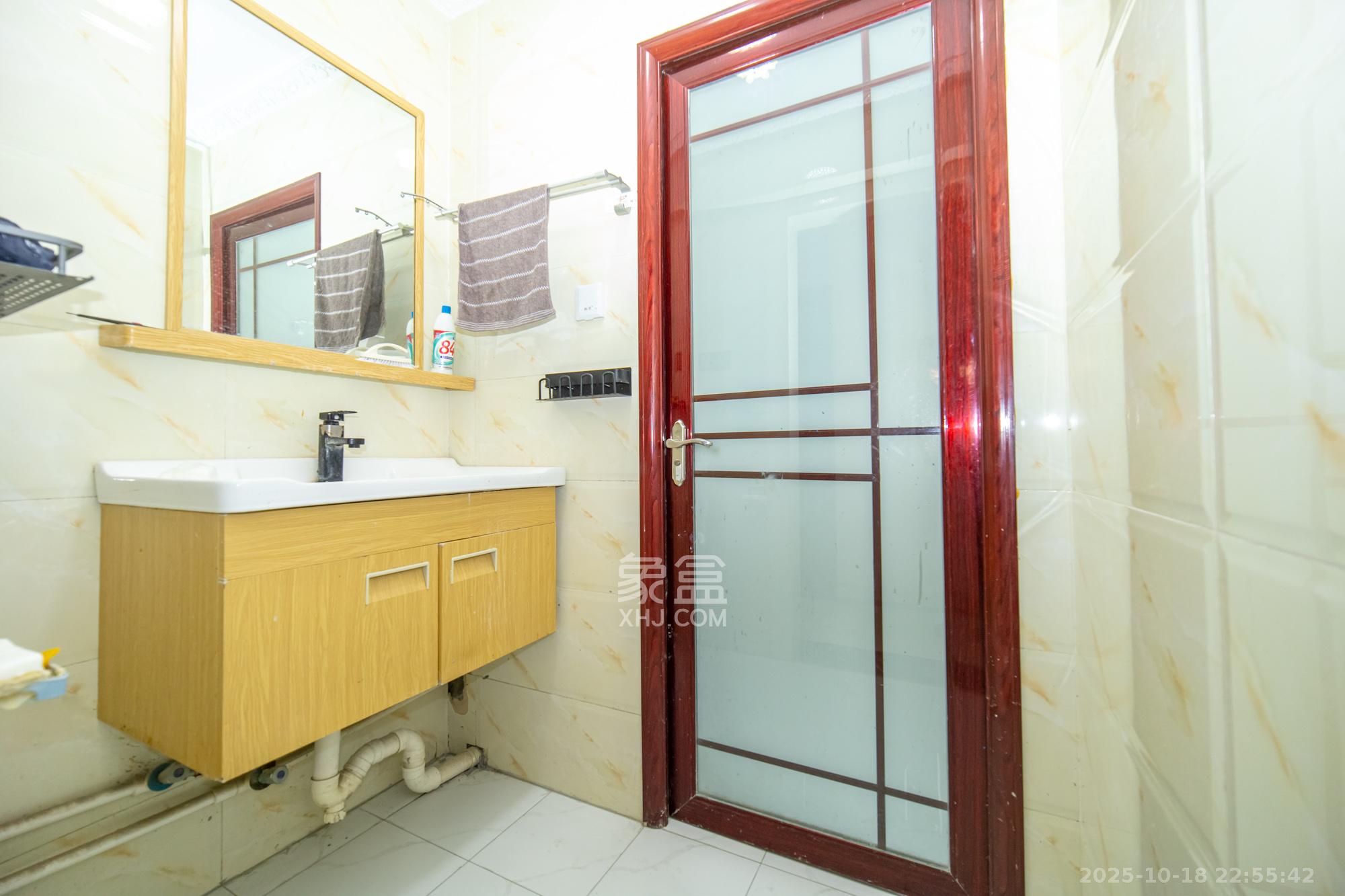 时代星空  3室2厅1卫    69.0万卫生间