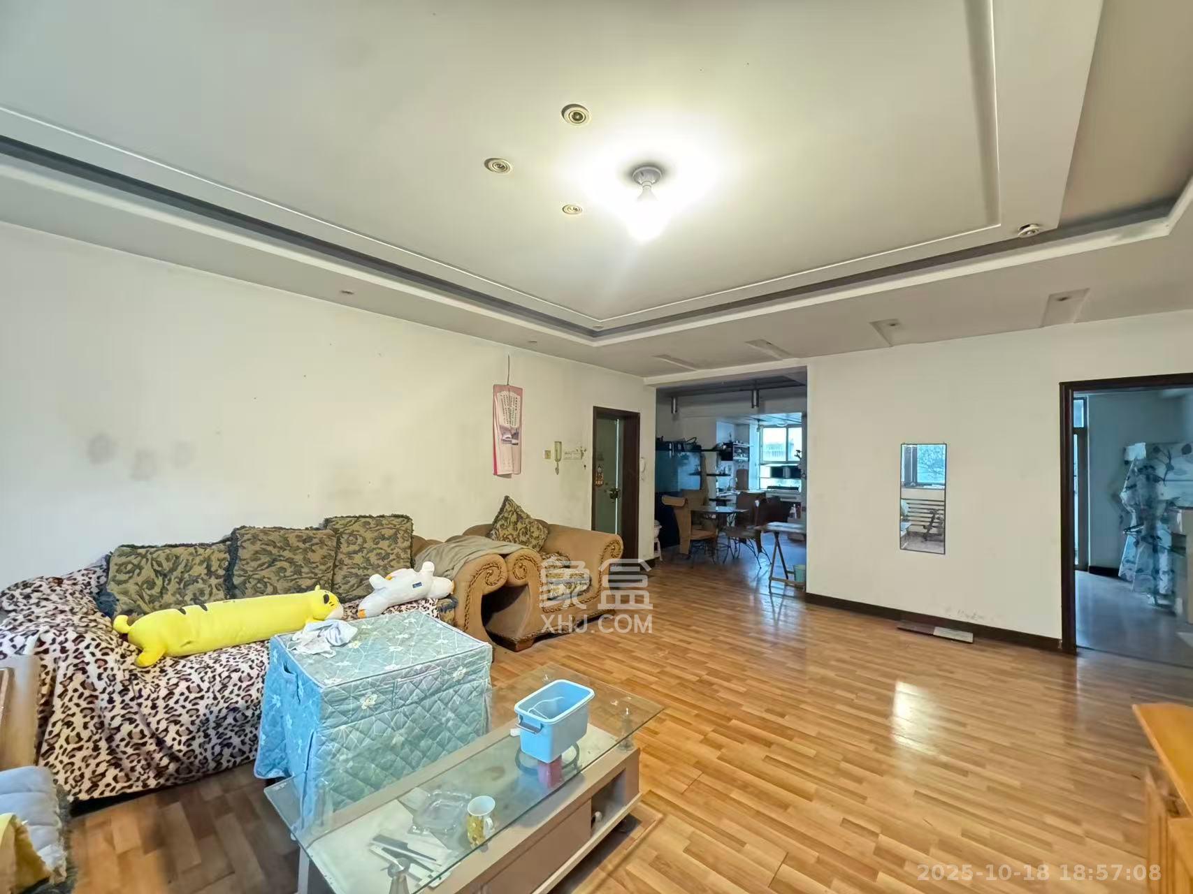 省工商局宿舍  3室2厅2卫    2000.0元/月室内图