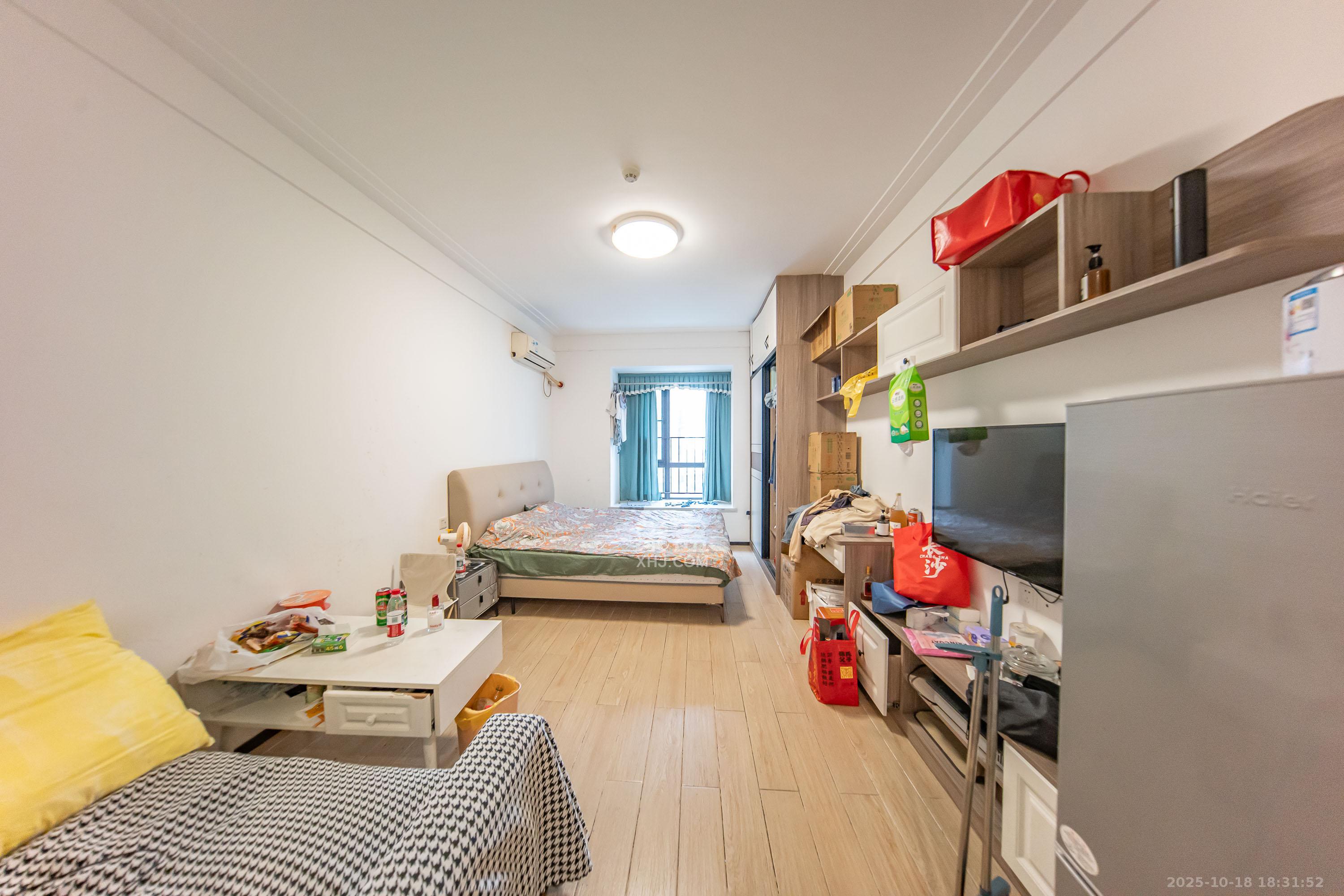 中海国际二期 1室1厅1卫 18.0万 中海国际二期 1室1厅1卫 18.0万客厅