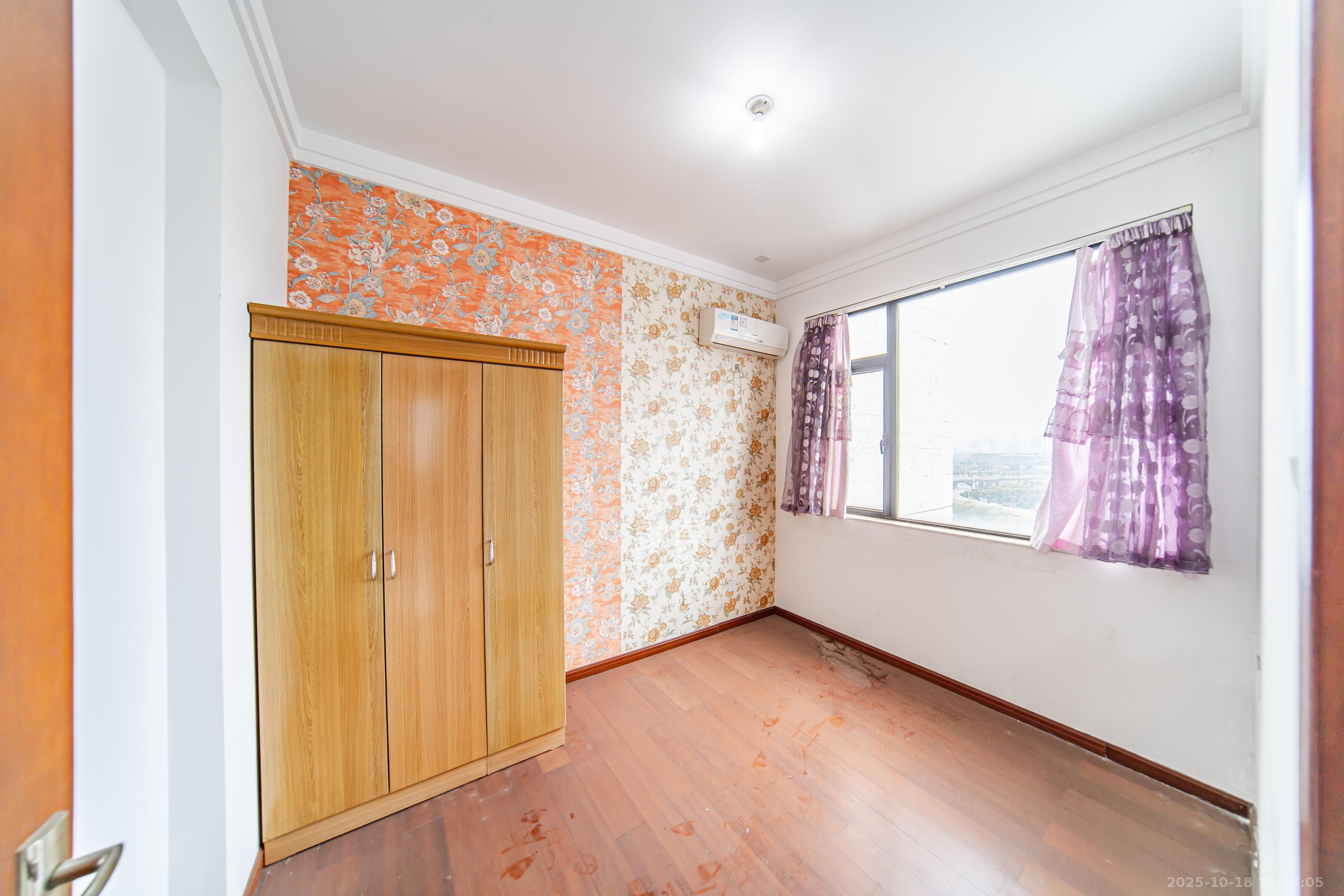 阳光100三期 2室2厅1卫 2000.0元/月 阳光100三期 2室2厅1卫 2000.0元/月室内图