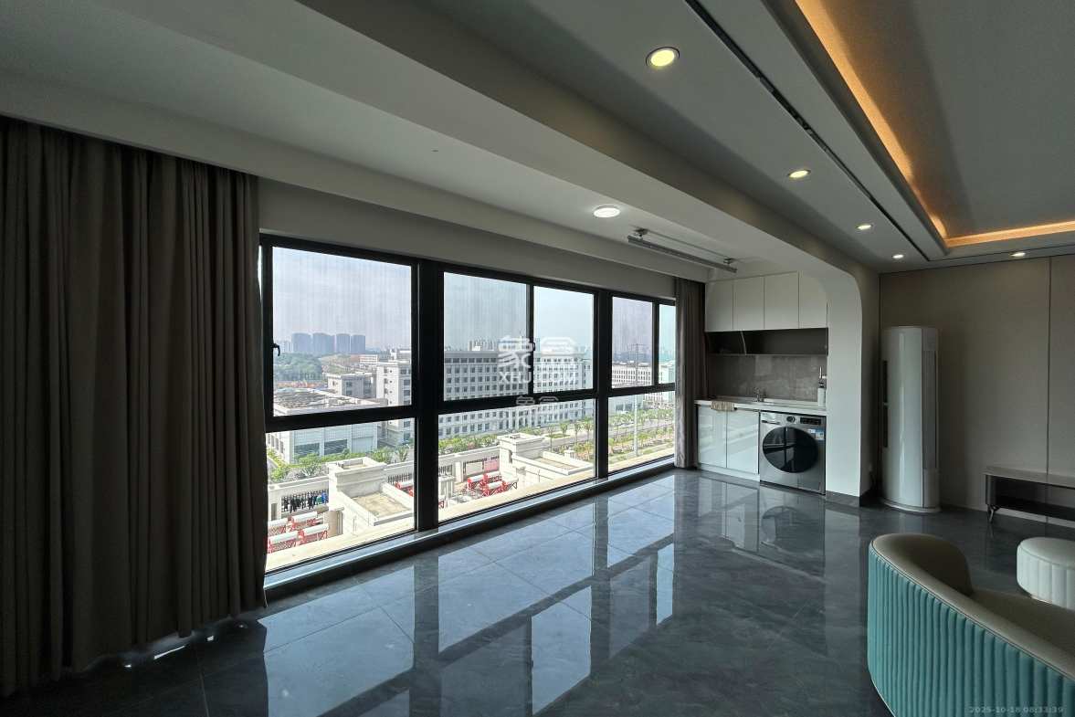 保利金香槟 3室2厅2卫 3600.0元/月 保利金香槟 3室2厅2卫 3600.0元/月室内图