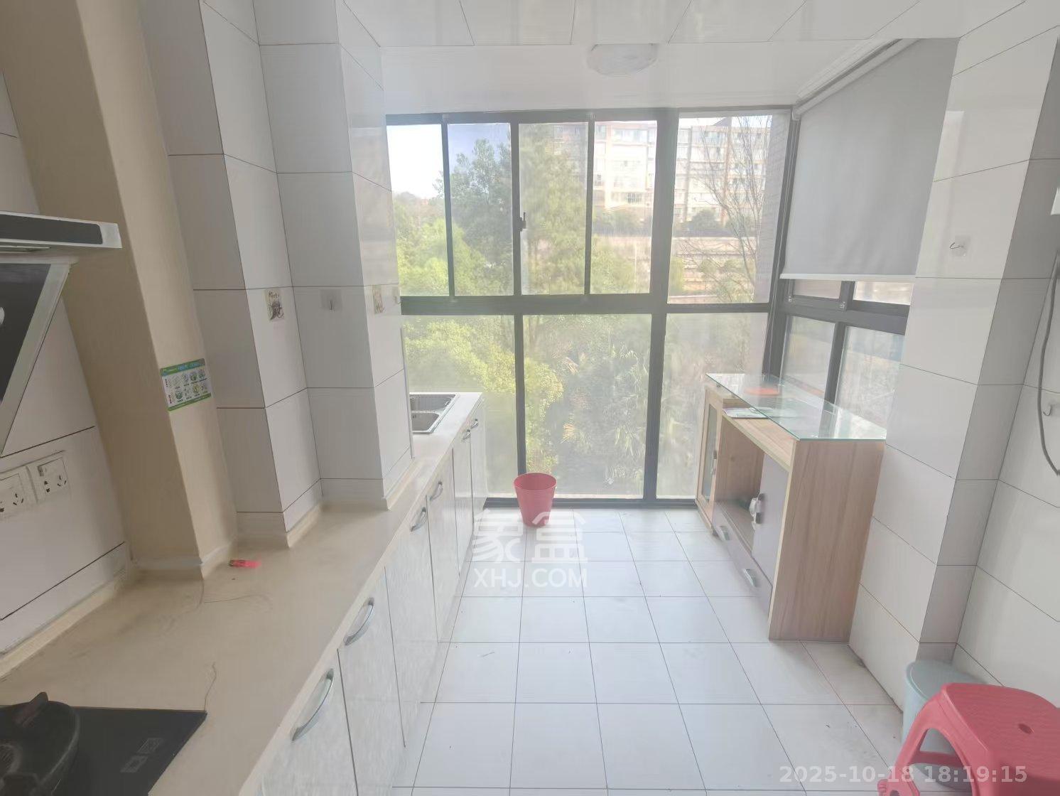 保利花园  3室2厅2卫    2500.0元/月 保利花园  3室2厅2卫    2500.0元/月室内图