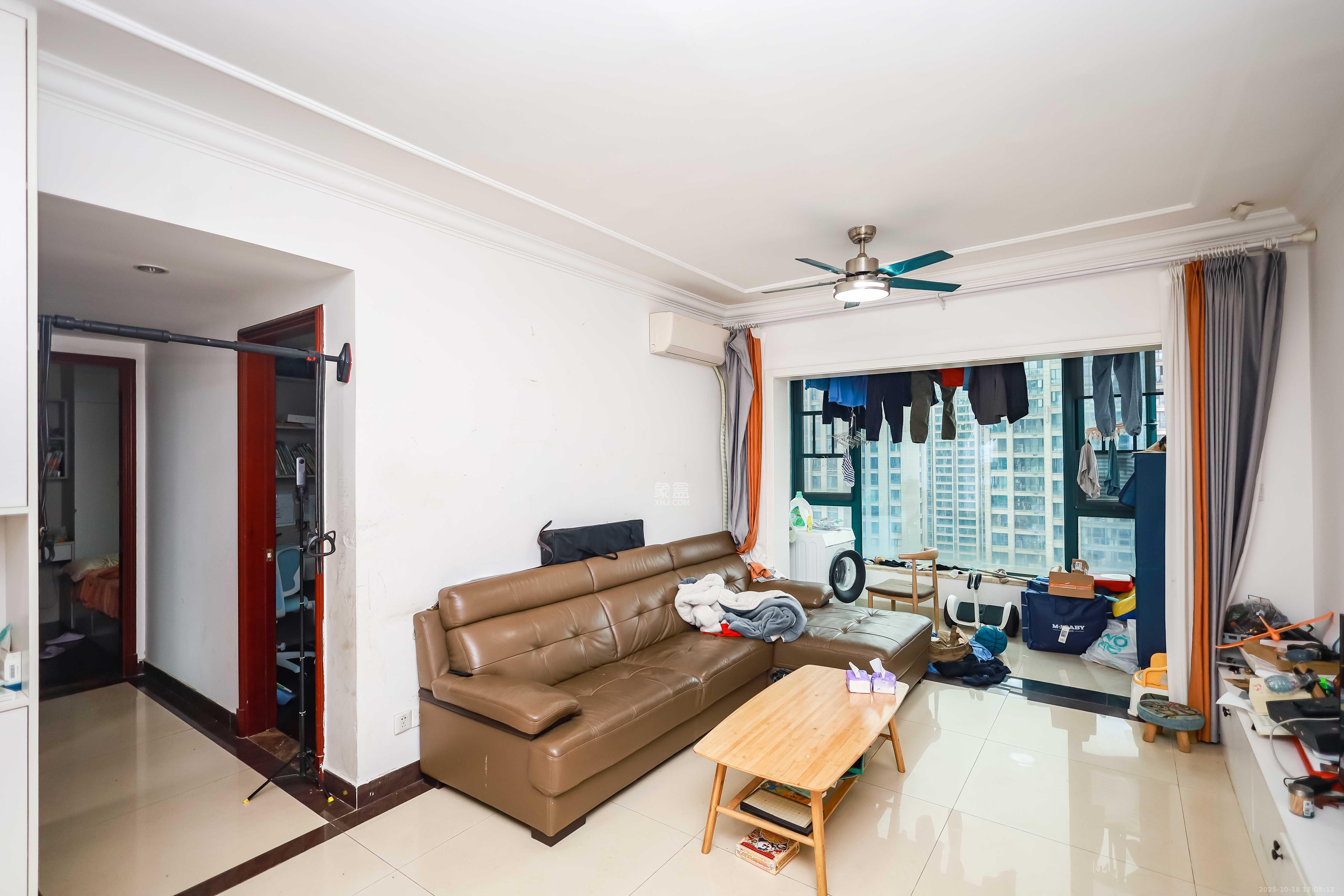 恒大华府  3室2厅1卫    115.0万客厅