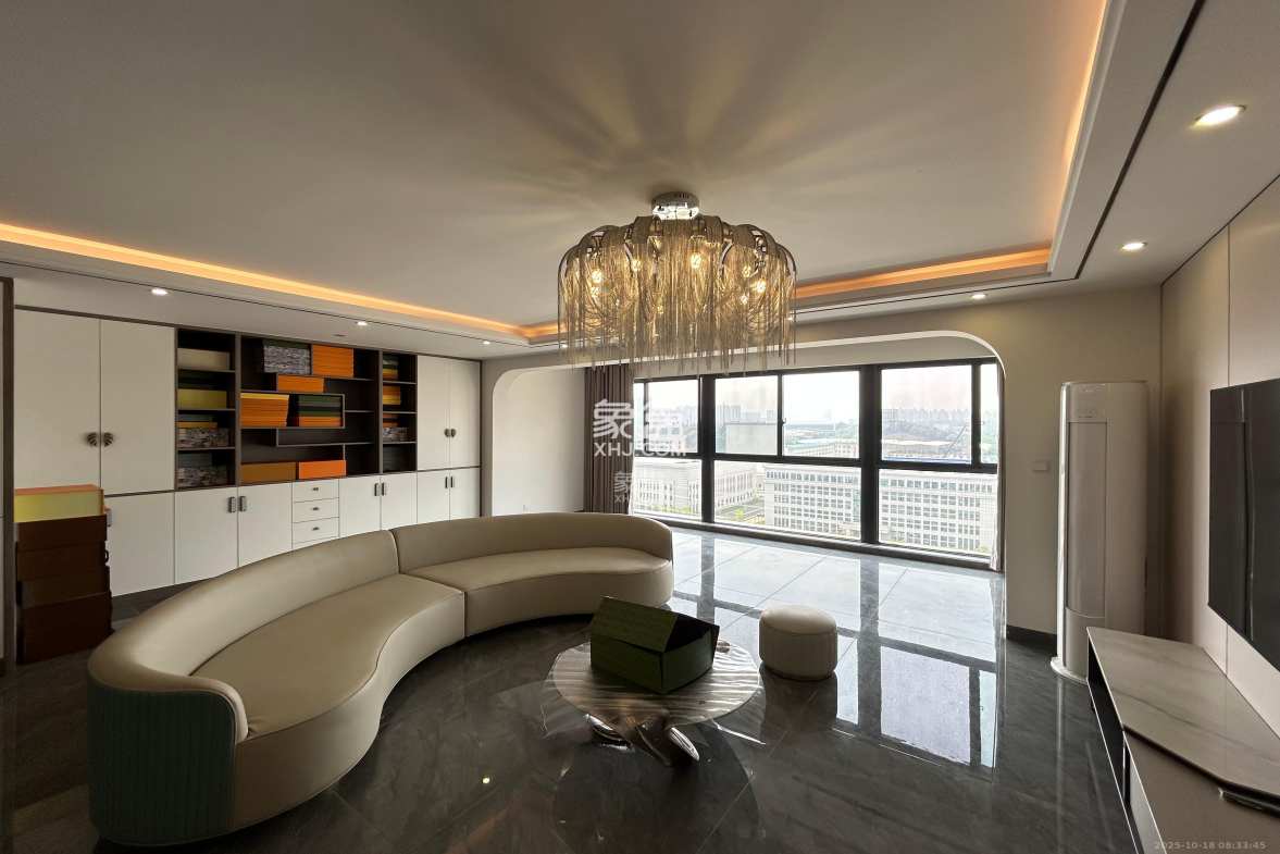 保利金香槟 3室2厅2卫 3600.0元/月 保利金香槟 3室2厅2卫 3600.0元/月室内图