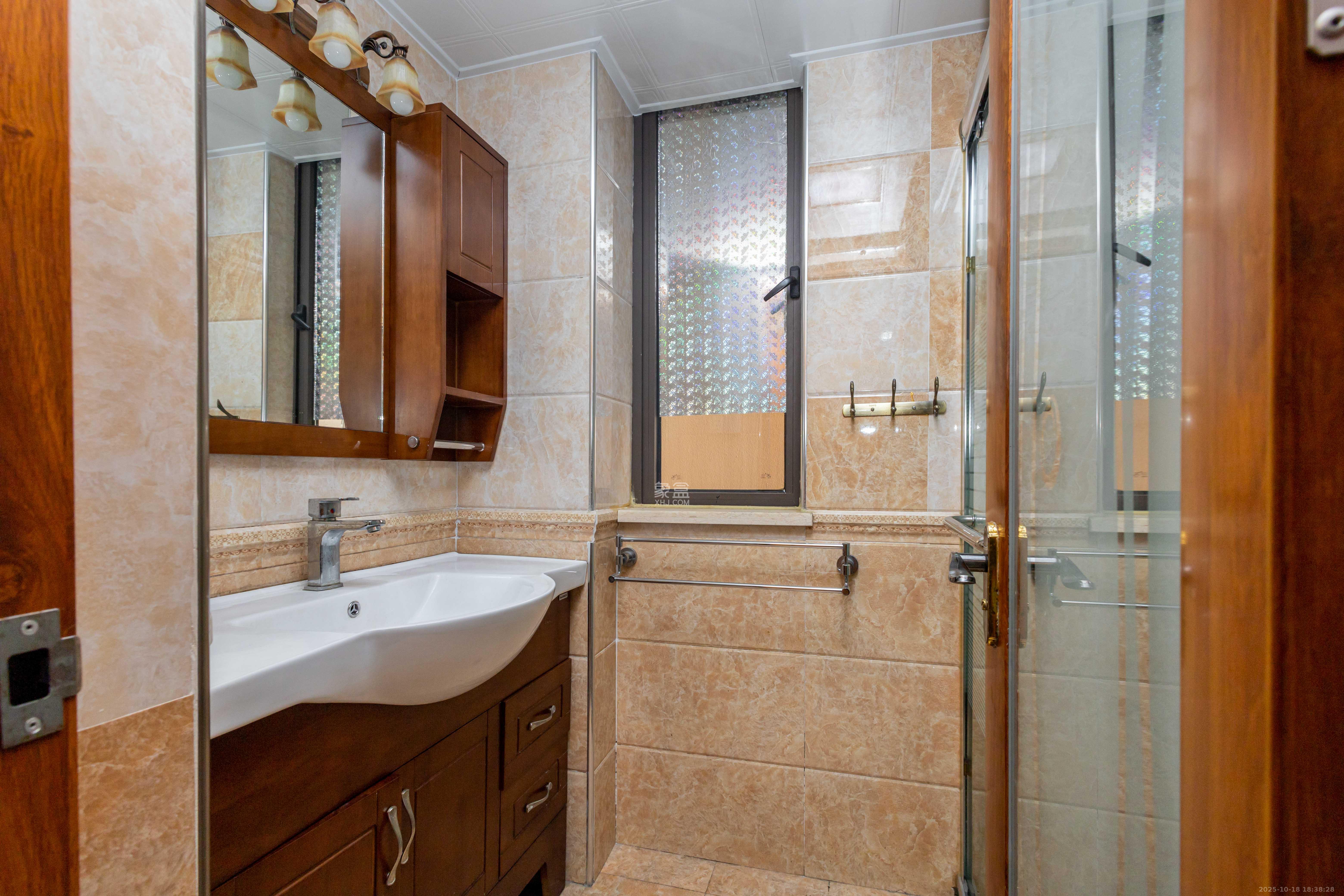 旭辉华庭 3室2厅2卫 89.8万 旭辉华庭 3室2厅2卫 89.8万卫生间