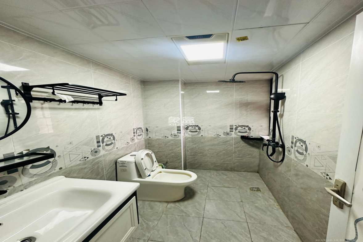 天翼花园(中国电信单位房)  5室2厅2卫    4100.0元/月 天翼花园(中国电信单位房)  5室2厅2卫    4100.0元/月室内图