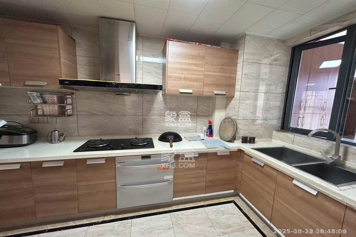 美的城一期 4室2厅2卫 2300.0元/月 美的城一期 4室2厅2卫 2300.0元/月室内图