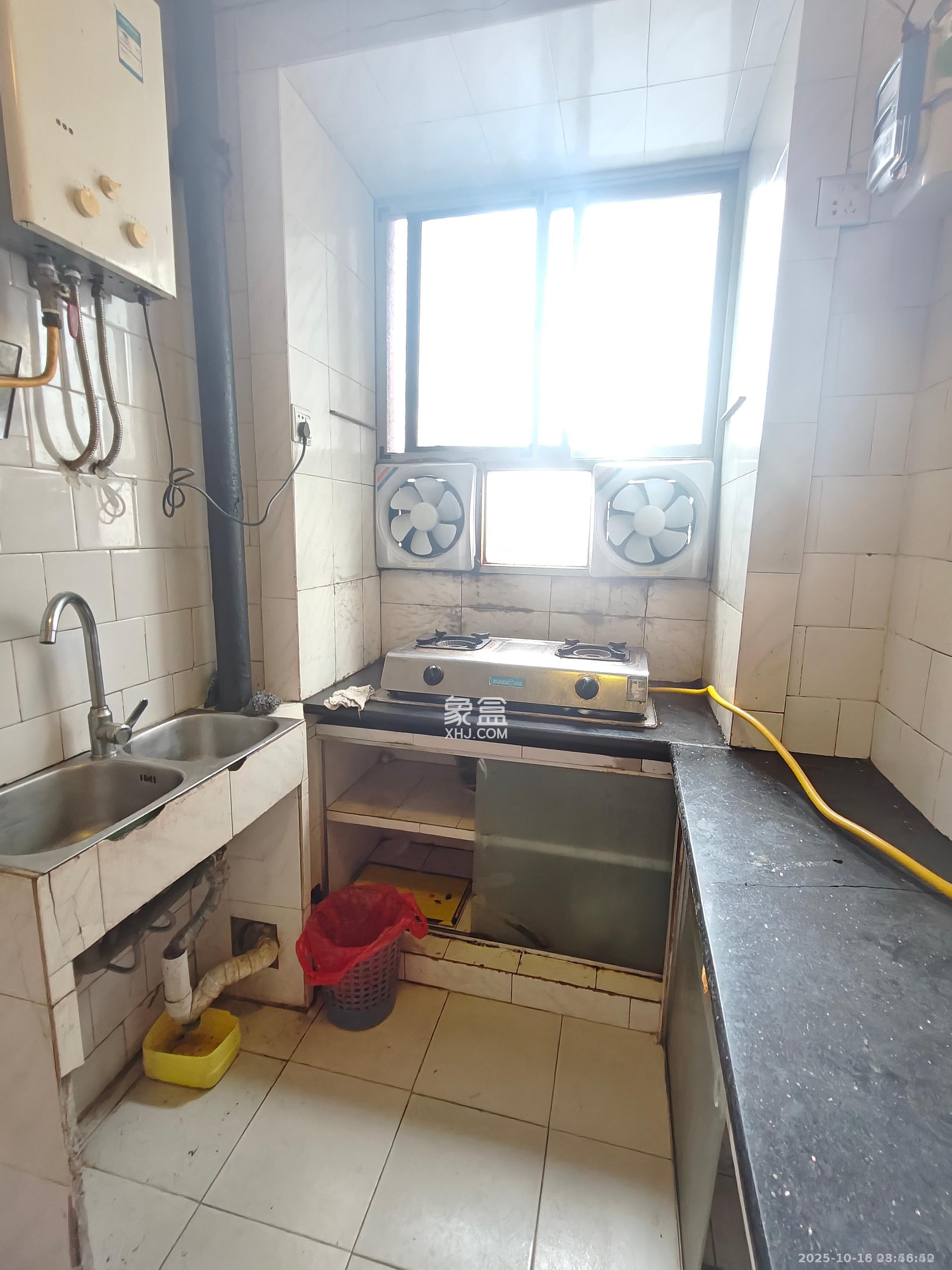 安泰新村 1室2厅1卫 1700.0元/月 安泰新村 1室2厅1卫 1700.0元/月室内图