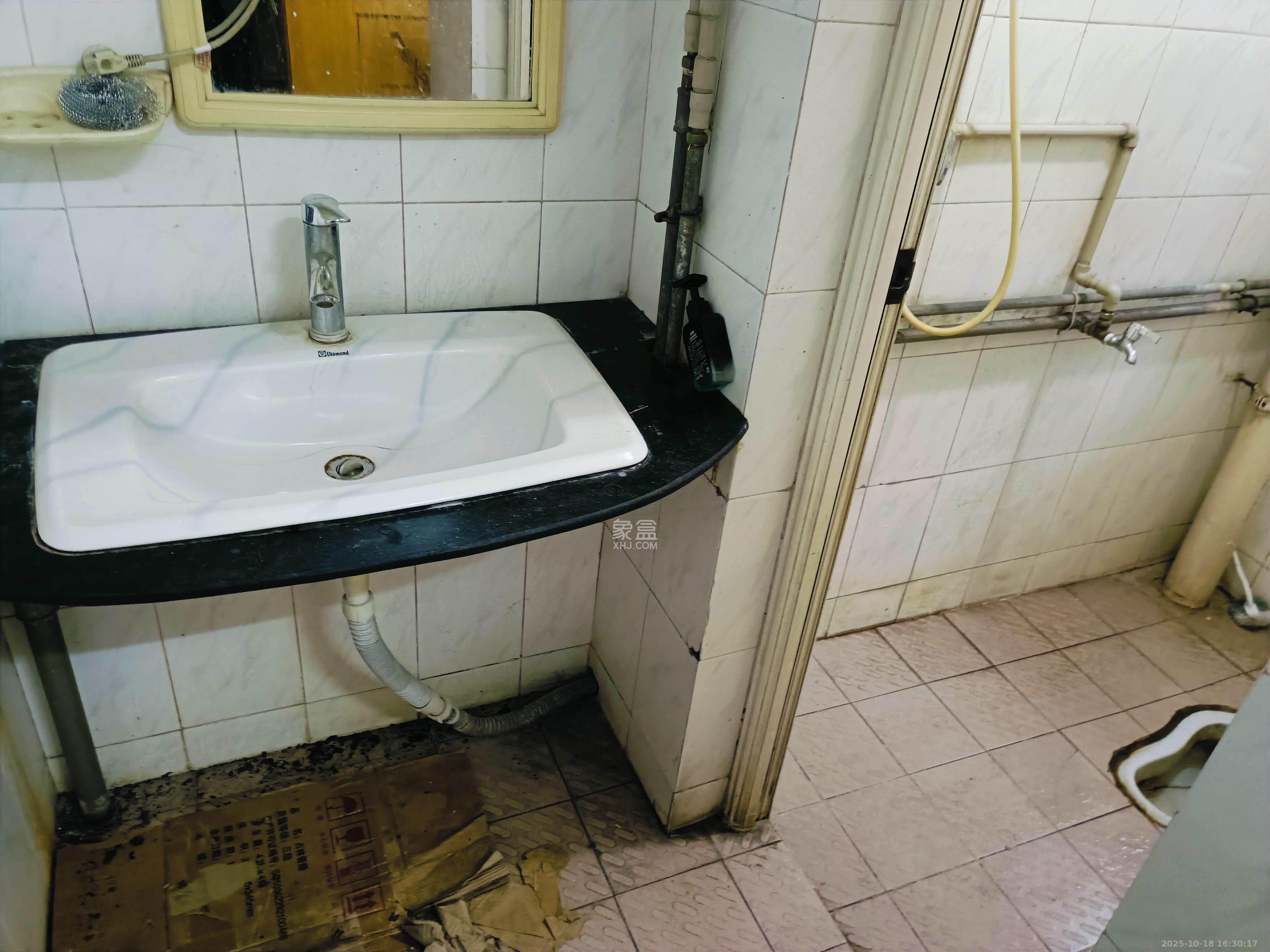 东风二村社区房  3室2厅1卫    2000.0元/月室内图