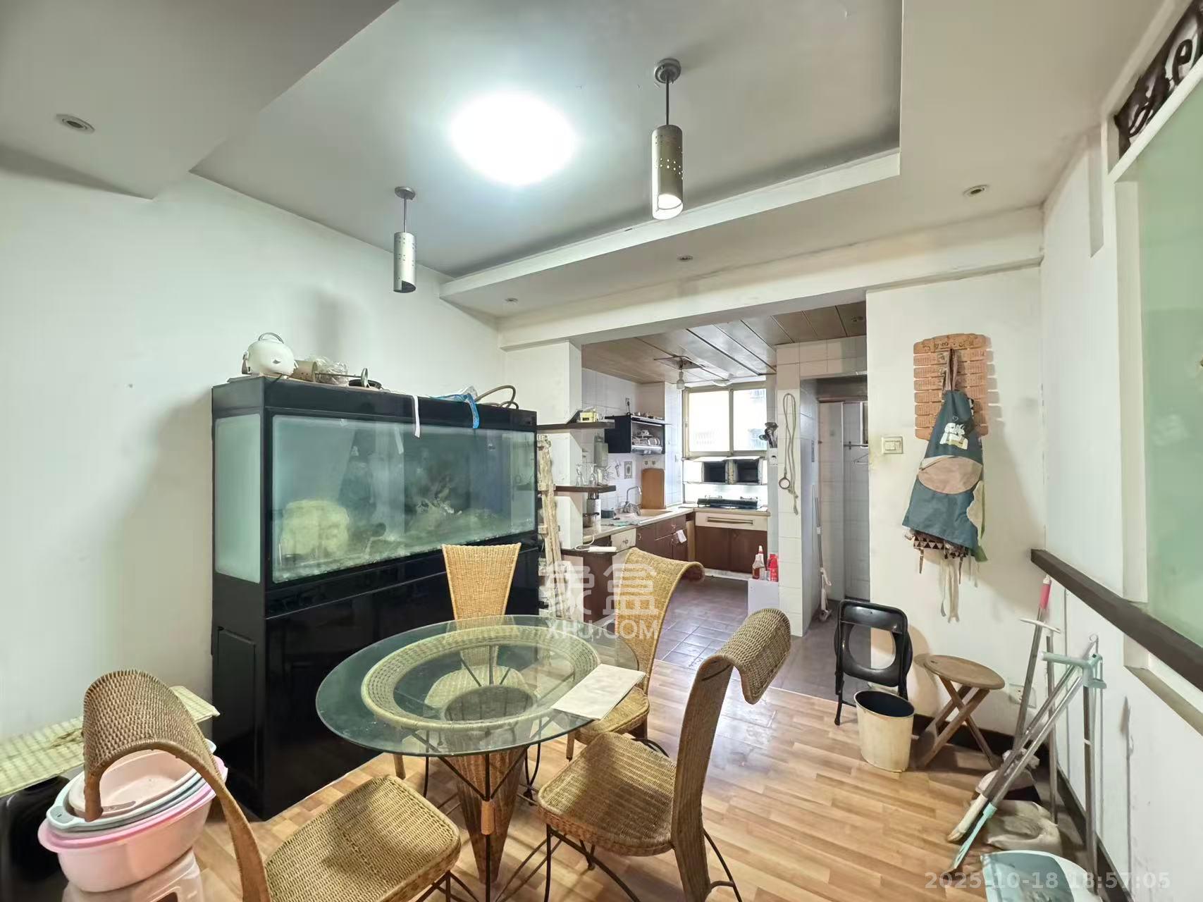 省工商局宿舍  3室2厅2卫    2000.0元/月室内图