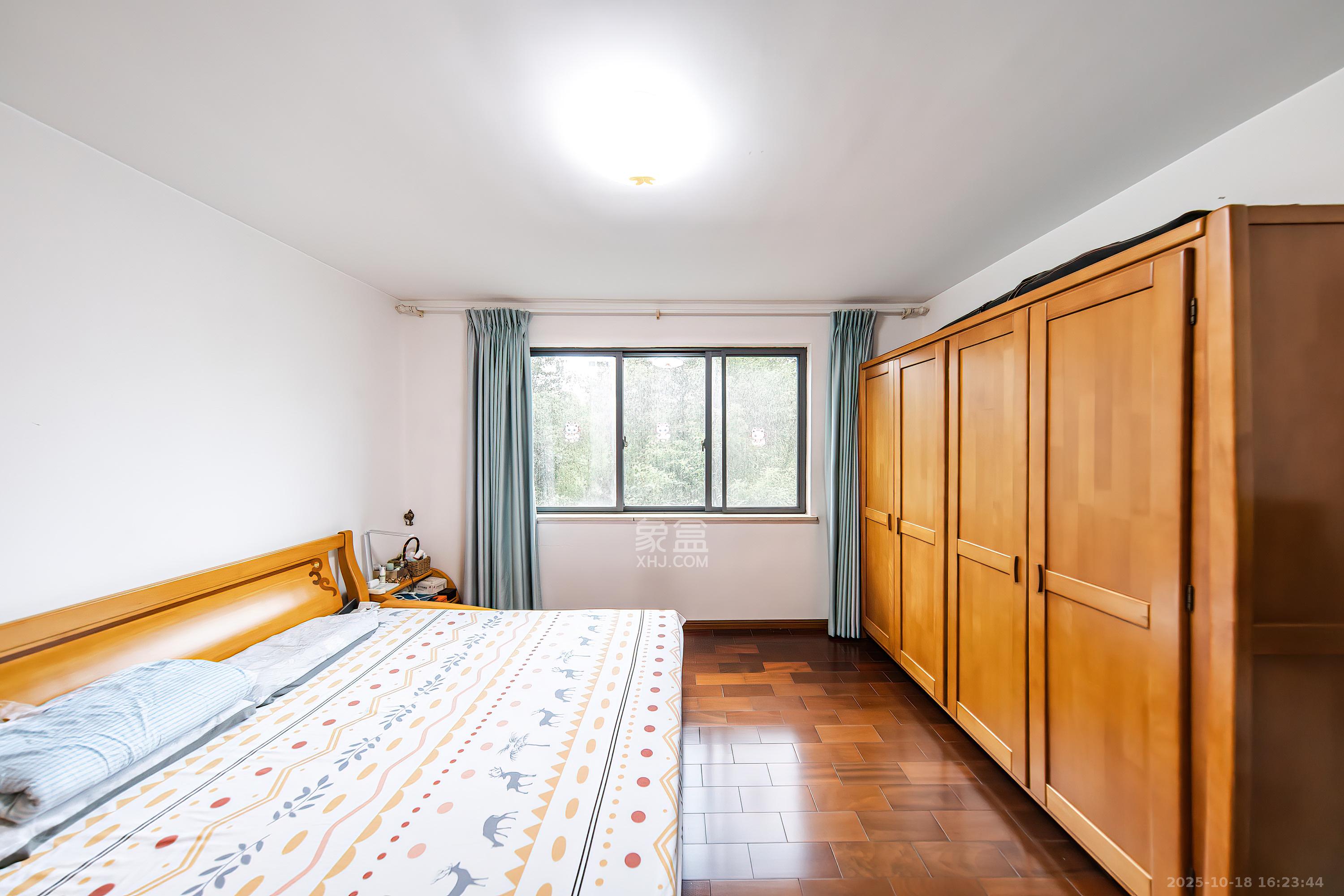 阳光100一期、四五期  4室2厅2卫    138.0万卧室